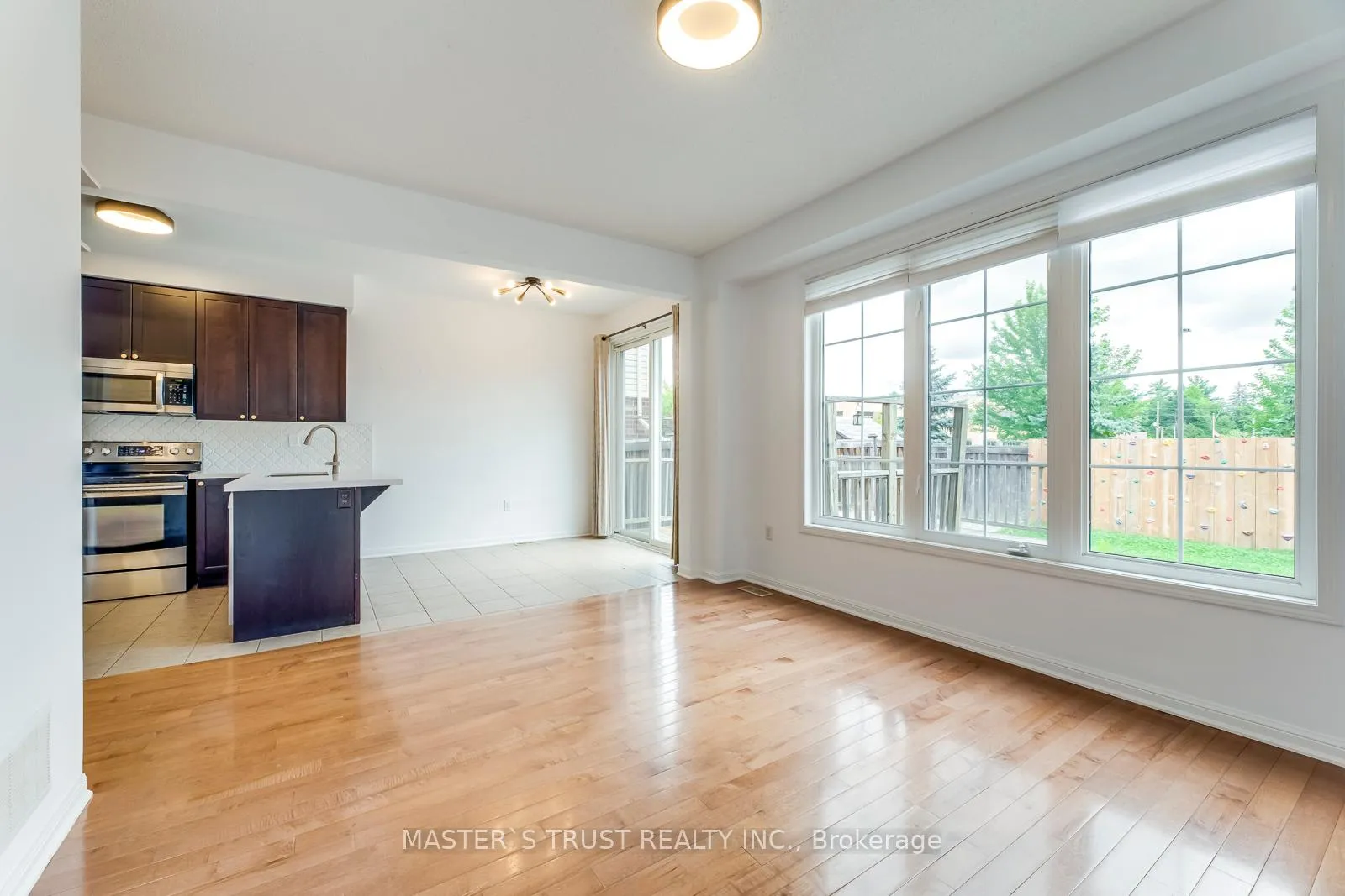 Photo 21 of 104 Emick Drive, Hamilton, Meadowlands — HOMEH