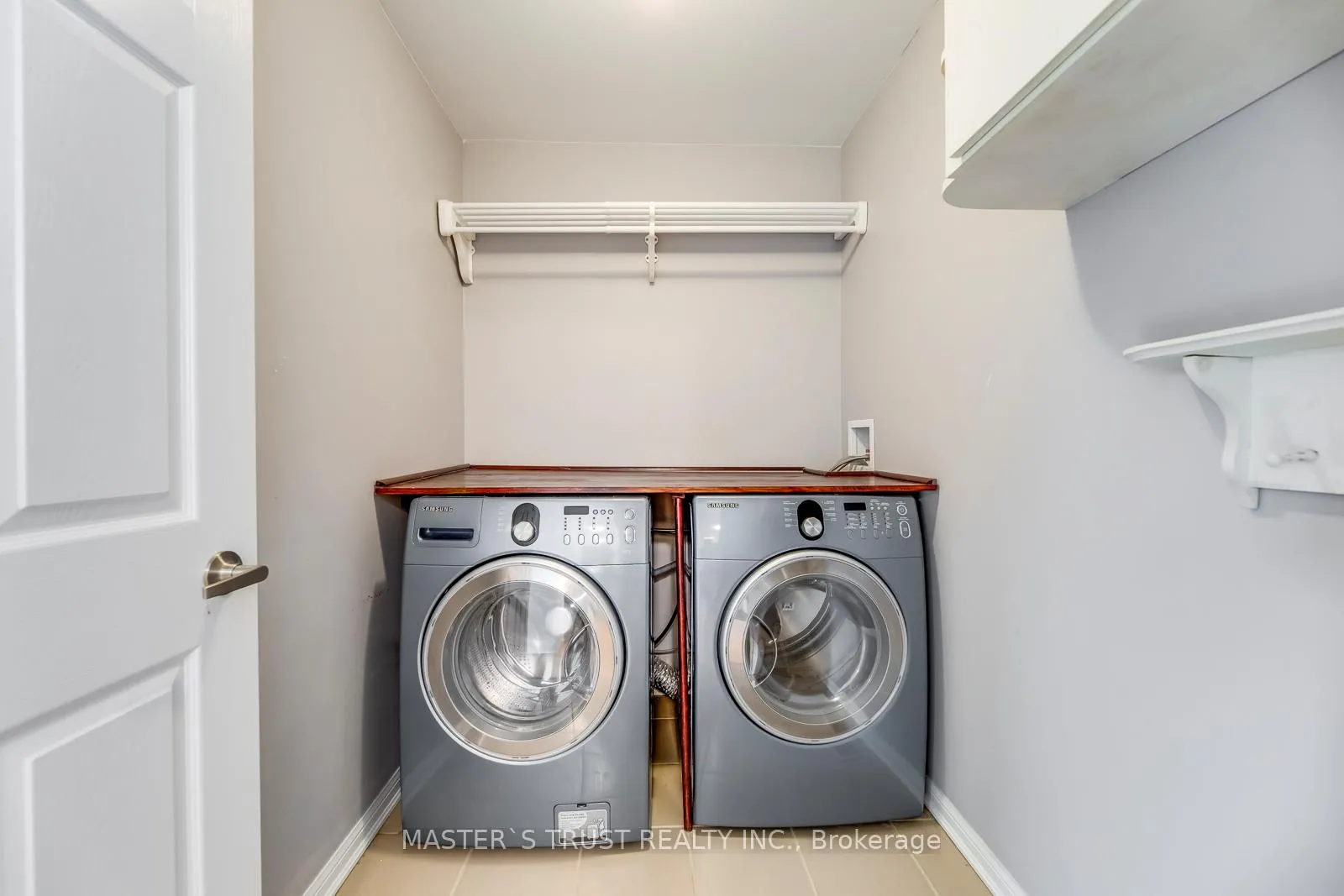 Photo 32 of 104 Emick Drive, Hamilton, Meadowlands — HOMEH