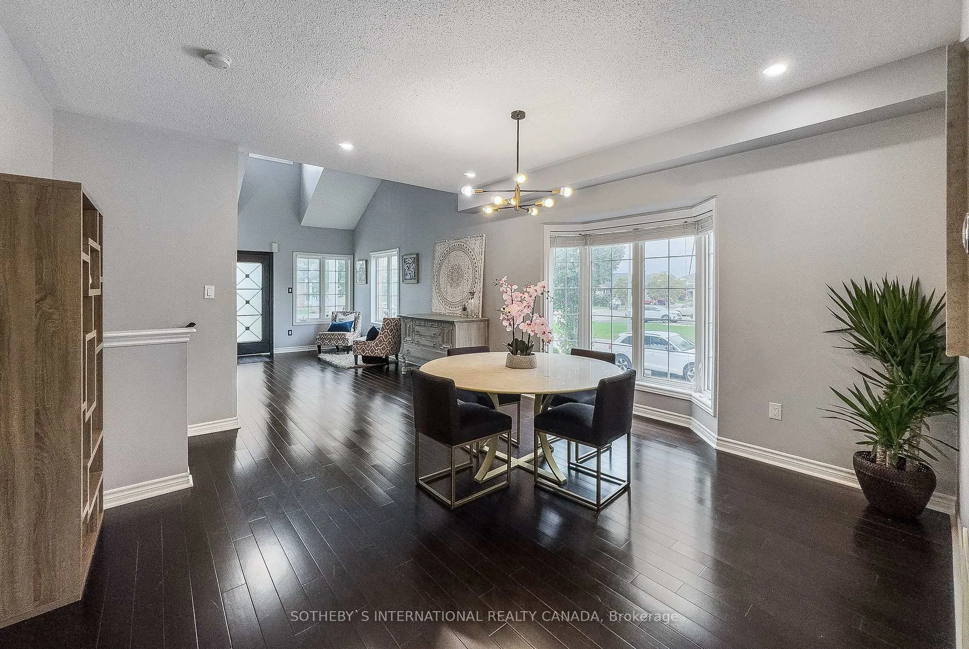 Photo 5 of 18 Harkness Drive, Whitby, Rolling Acres — HOMEH