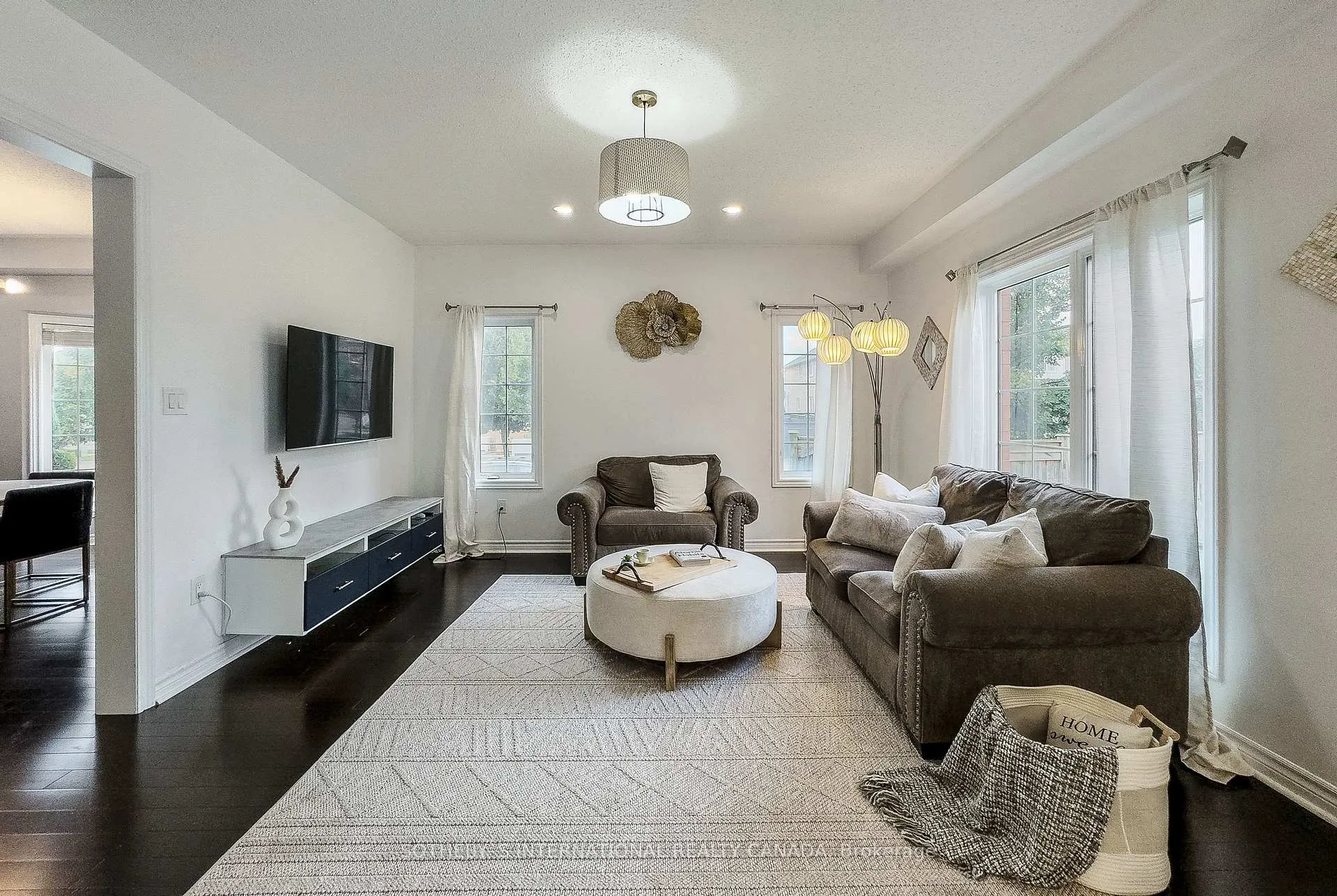 Photo 8 of 18 Harkness Drive, Whitby, Rolling Acres — HOMEH