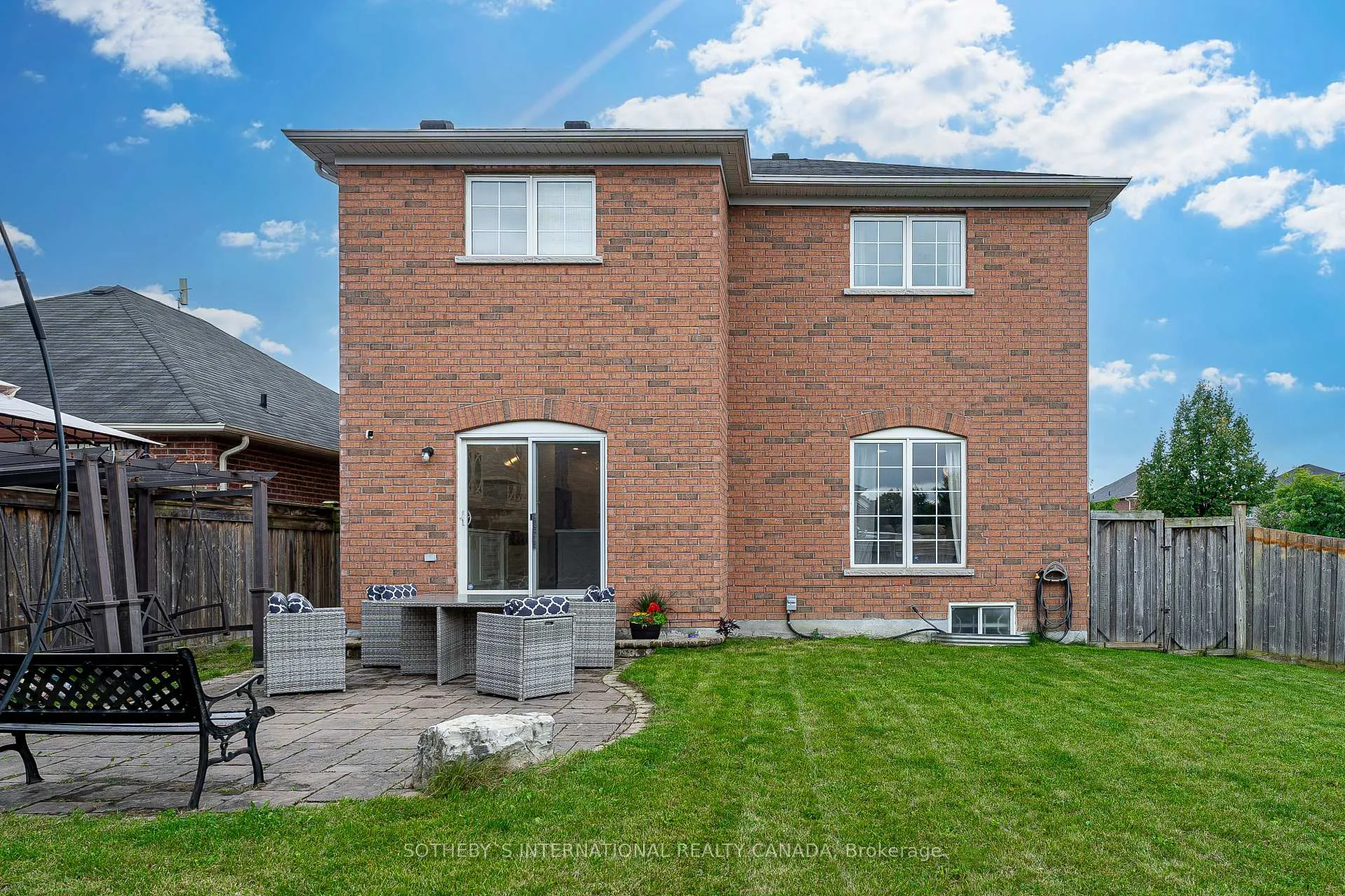Photo 39 of 18 Harkness Drive, Whitby, Rolling Acres — HOMEH