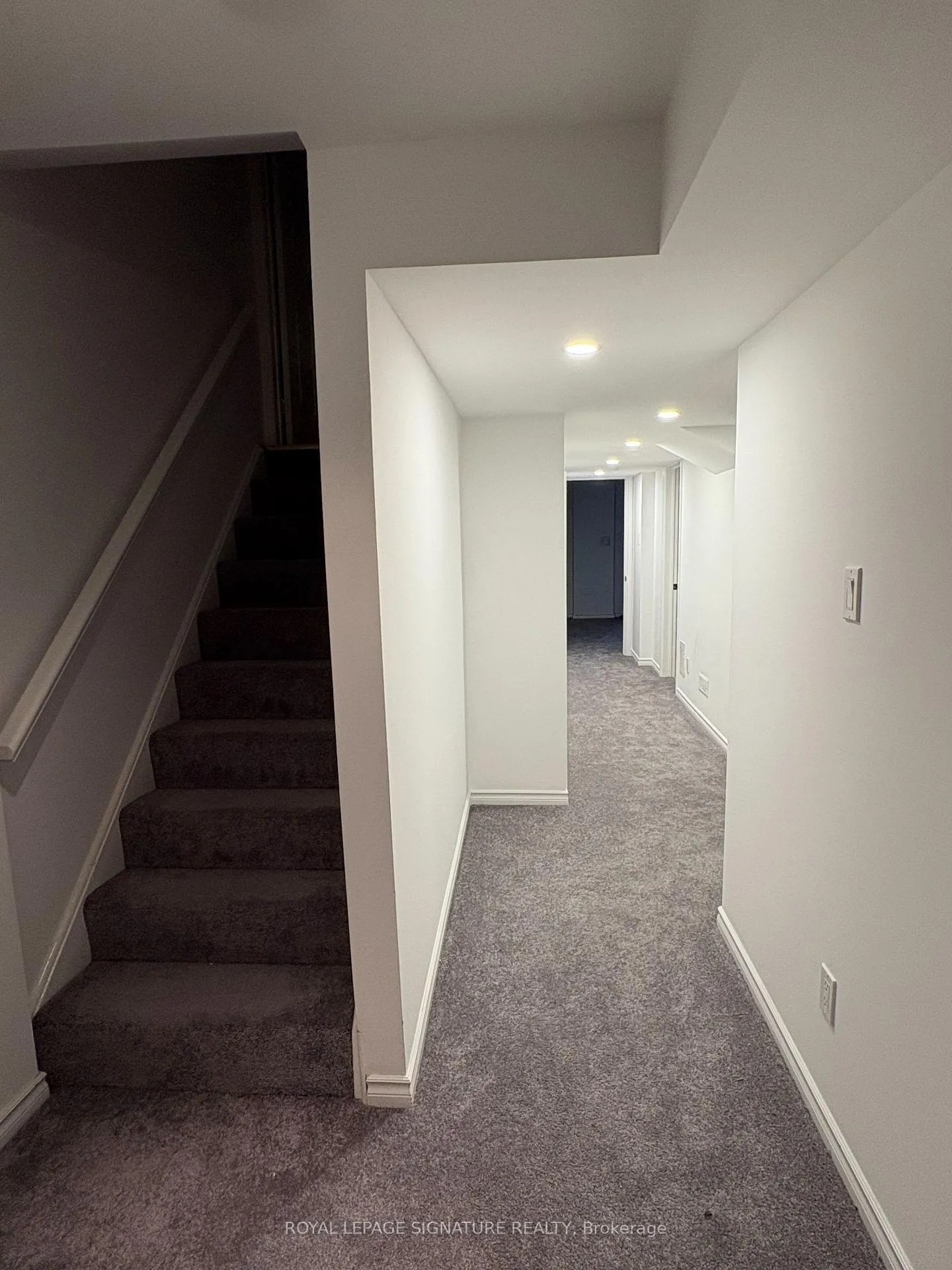 Photo 2 of 43 Parktree Drive, Vaughan, Maple — HOMEH