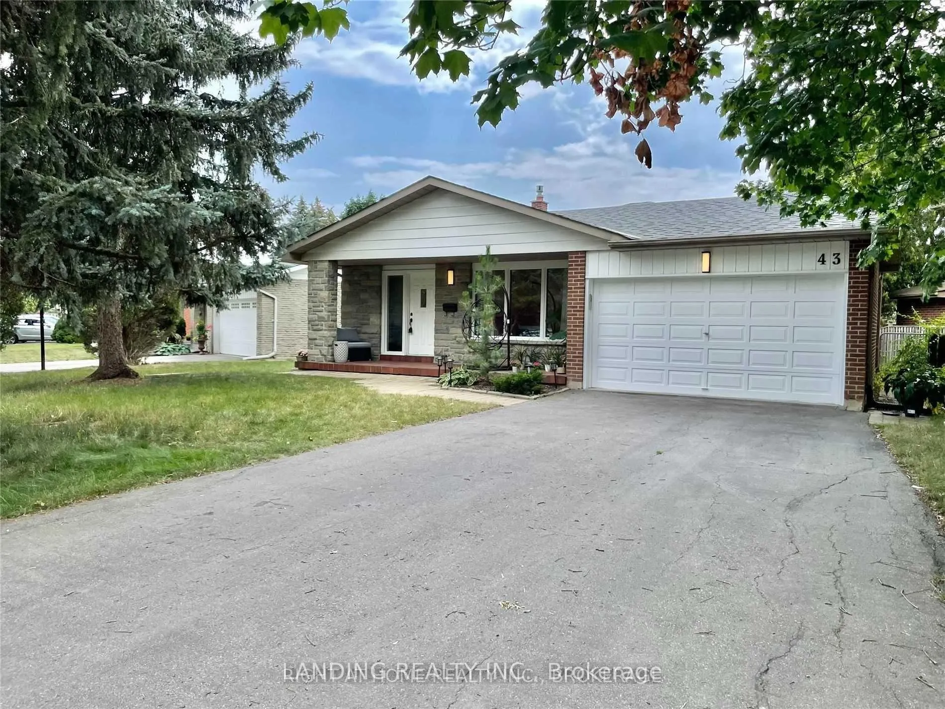 Photo 2 of Unit Upper, 43 Shieldmark Crescent, Markham, Royal Orchard — HOMEH
