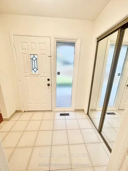 Photo 3 of Unit Upper, 43 Shieldmark Crescent, Markham, Royal Orchard — HOMEH