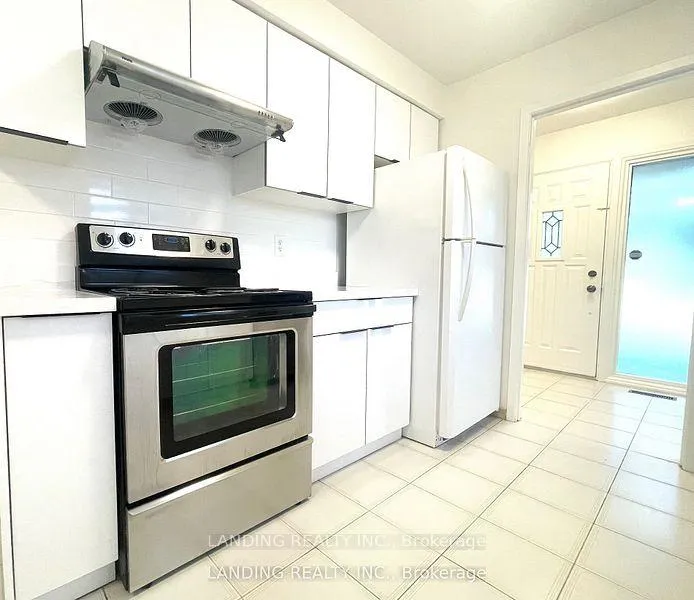 Photo 5 of Unit Upper, 43 Shieldmark Crescent, Markham, Royal Orchard — HOMEH