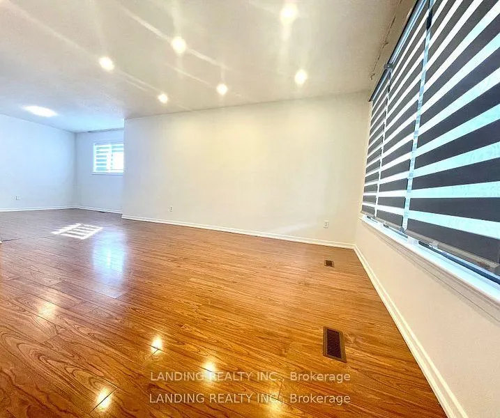 Photo 8 of Unit Upper, 43 Shieldmark Crescent, Markham, Royal Orchard — HOMEH