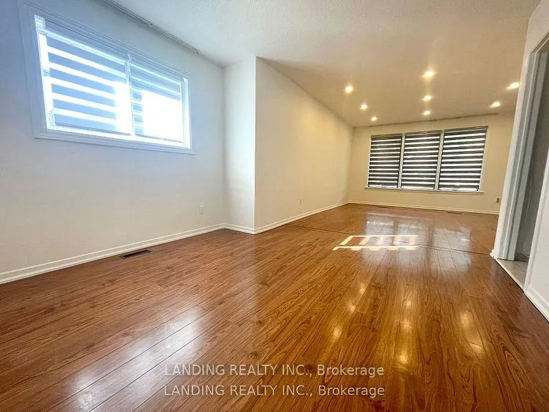 Photo 9 of Unit Upper, 43 Shieldmark Crescent, Markham, Royal Orchard — HOMEH