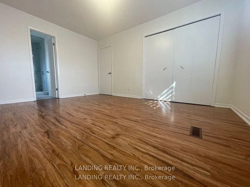 Photo 15 of Unit Upper, 43 Shieldmark Crescent, Markham, Royal Orchard — HOMEH