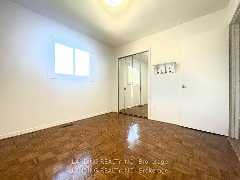 Photo 17 of Unit Upper, 43 Shieldmark Crescent, Markham, Royal Orchard — HOMEH