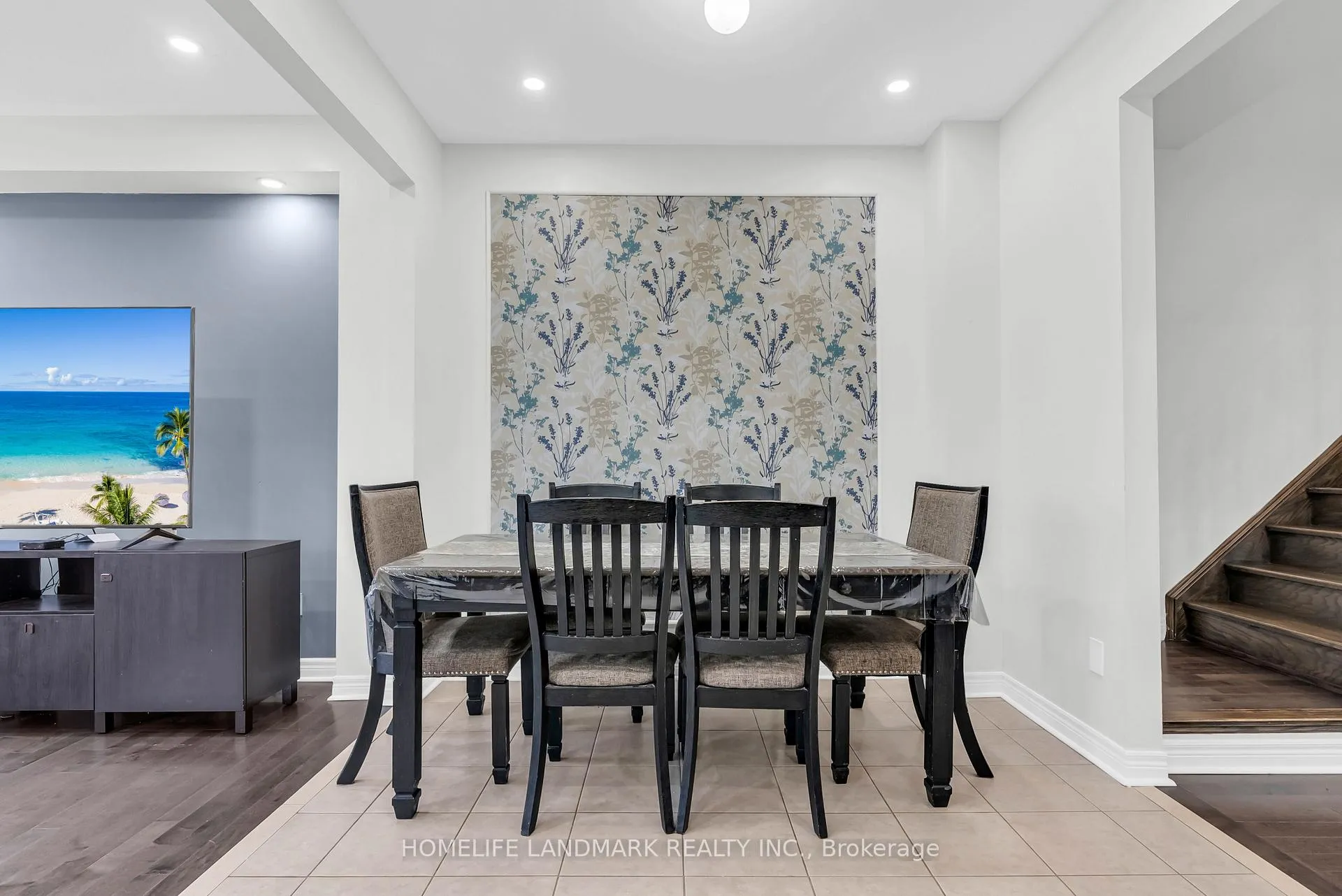 Photo 17 of 564 Bessborough Drive, Milton, Harrison — HOMEH