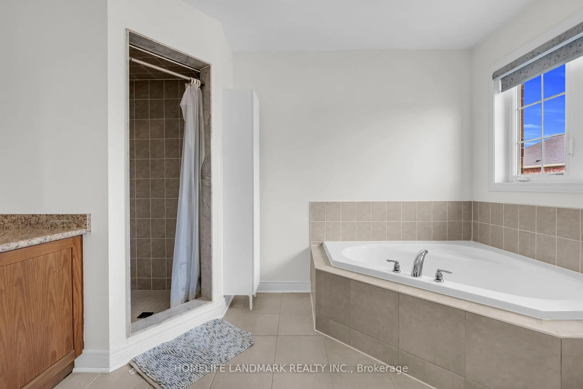 Photo 29 of 564 Bessborough Drive, Milton, Harrison — HOMEH