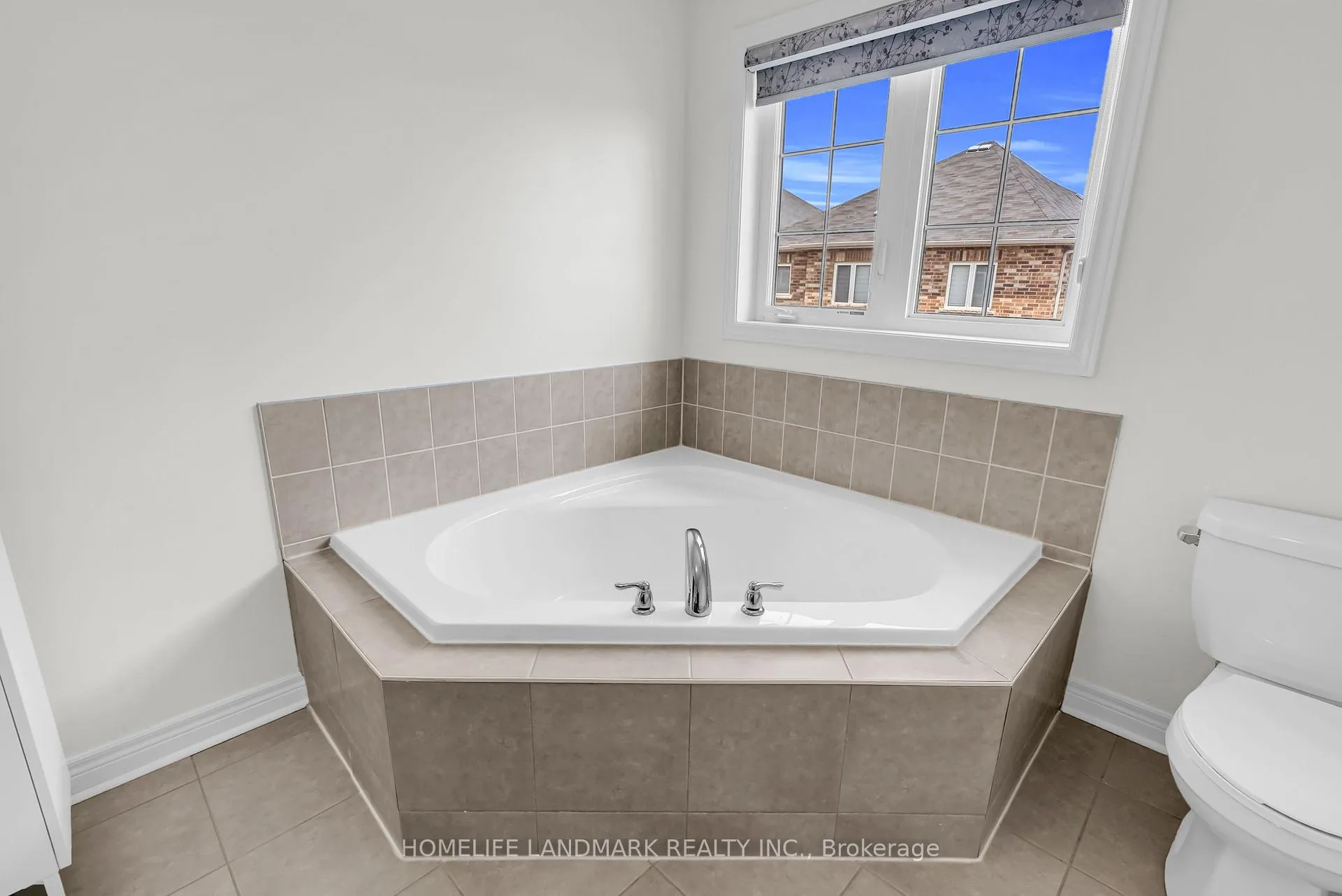 Photo 31 of 564 Bessborough Drive, Milton, Harrison — HOMEH