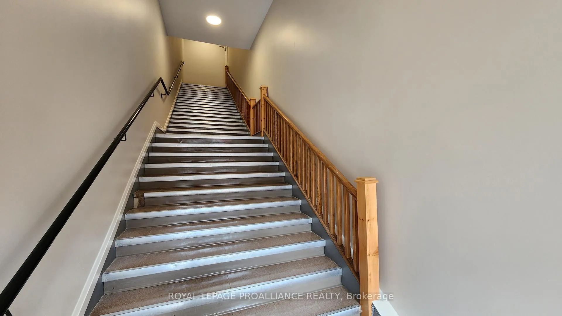 Photo 3 of Unit 2, 261 Front Street, Belleville, Belleville Ward — HOMEH