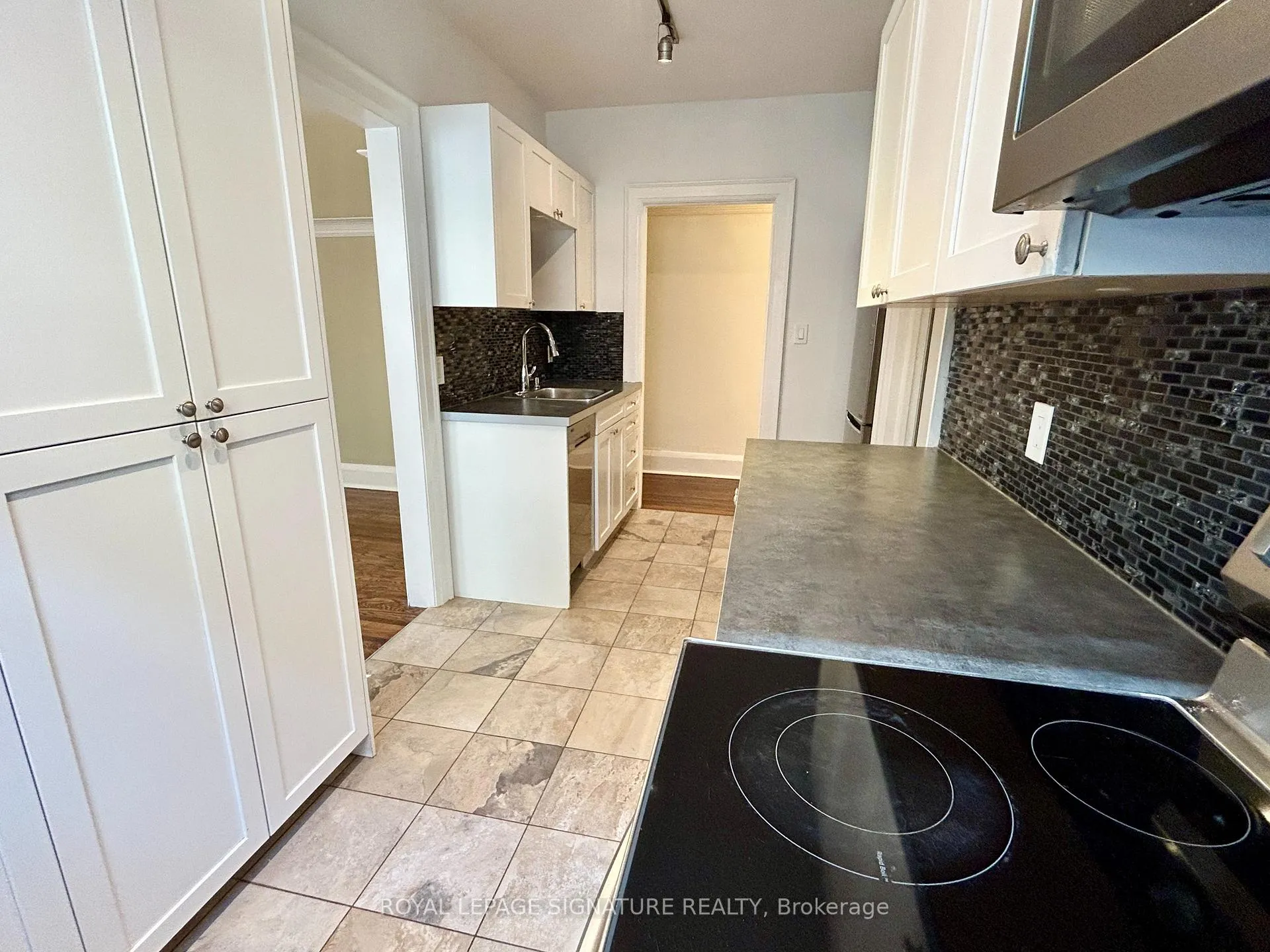 Photo 13 of Unit Main, 39 Scarboro Beach Boulevard, Toronto, The Beaches — HOMEH