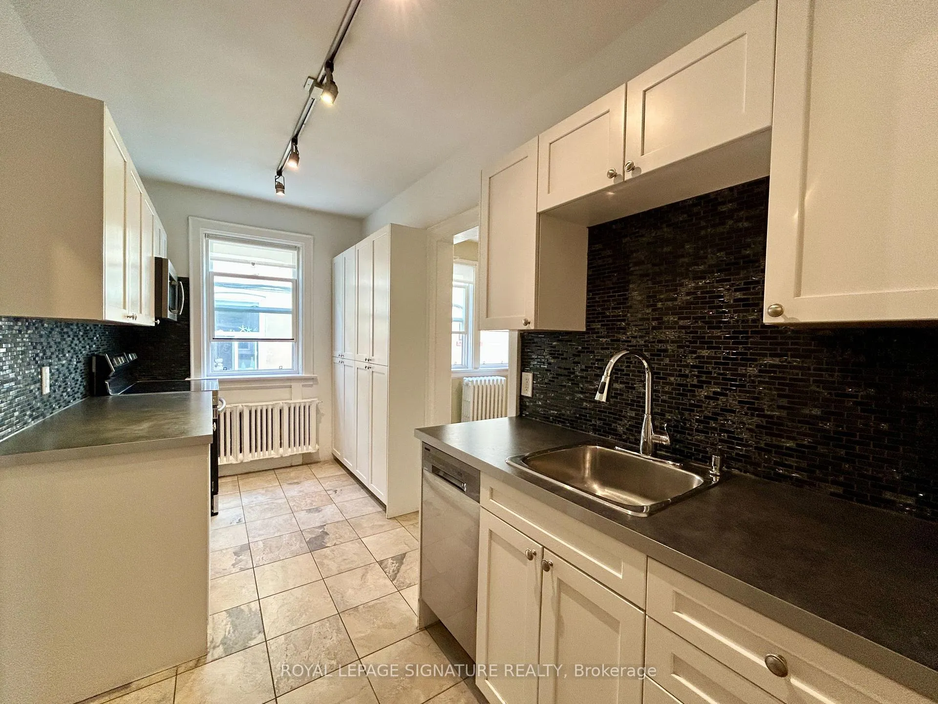 Photo 15 of Unit Main, 39 Scarboro Beach Boulevard, Toronto, The Beaches — HOMEH