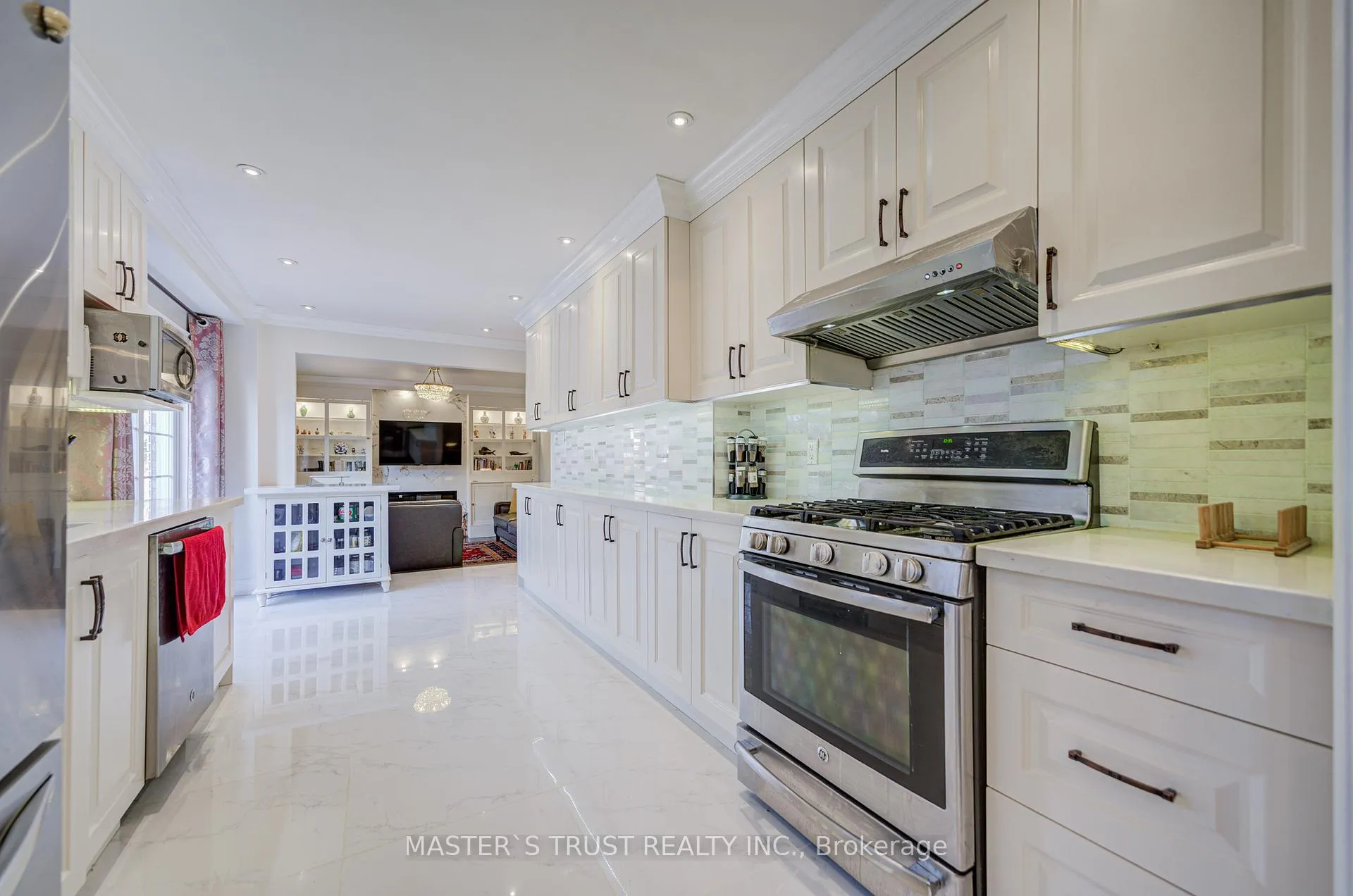 Photo 8 of 72 Rose Way, Markham, Markham Village — HOMEH