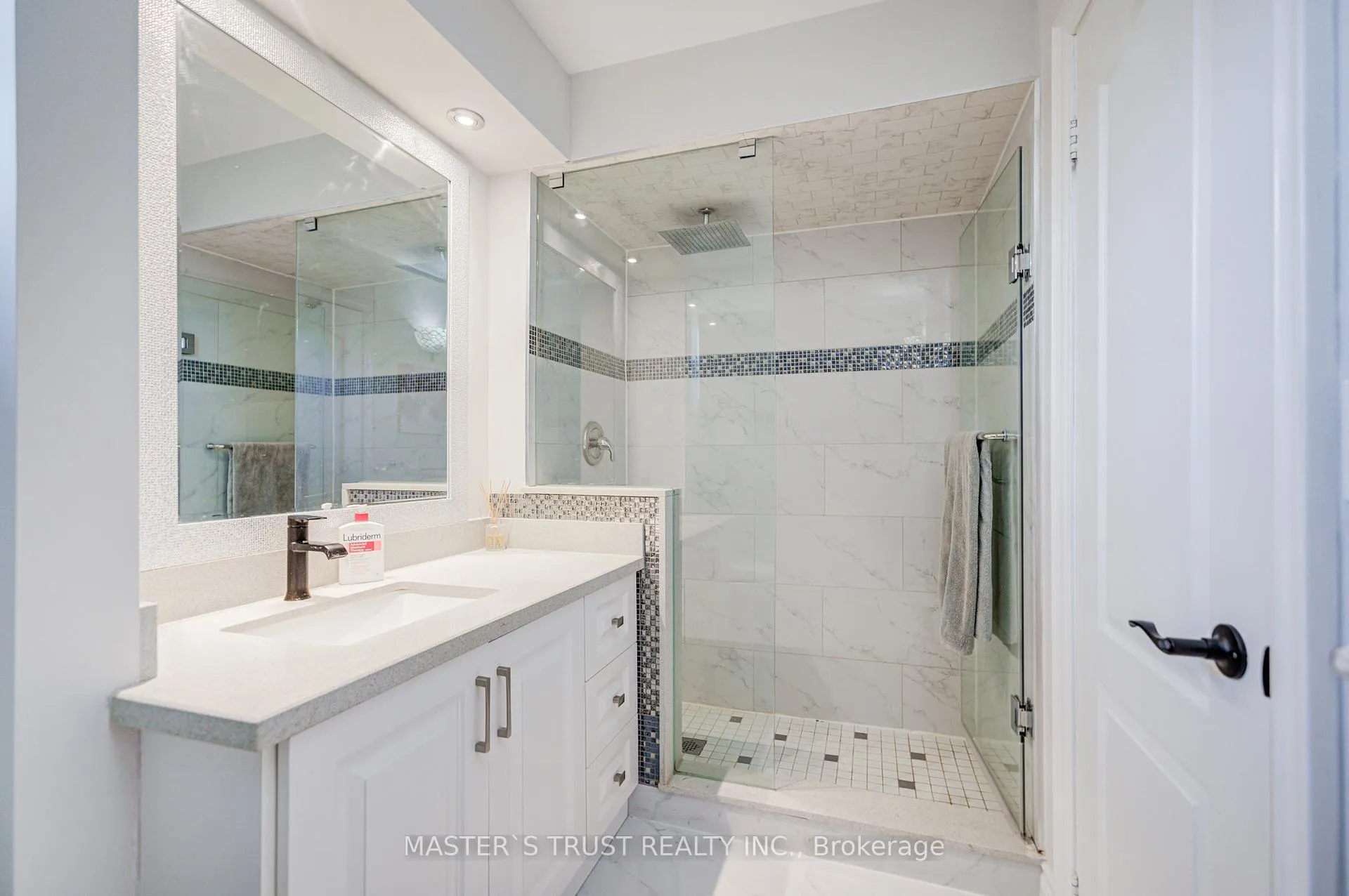 Photo 25 of 72 Rose Way, Markham, Markham Village — HOMEH