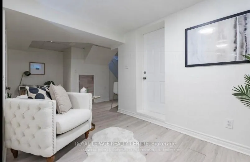 Photo 5 of 256 Charlton Avenue E, Hamilton, Corktown — HOMEH
