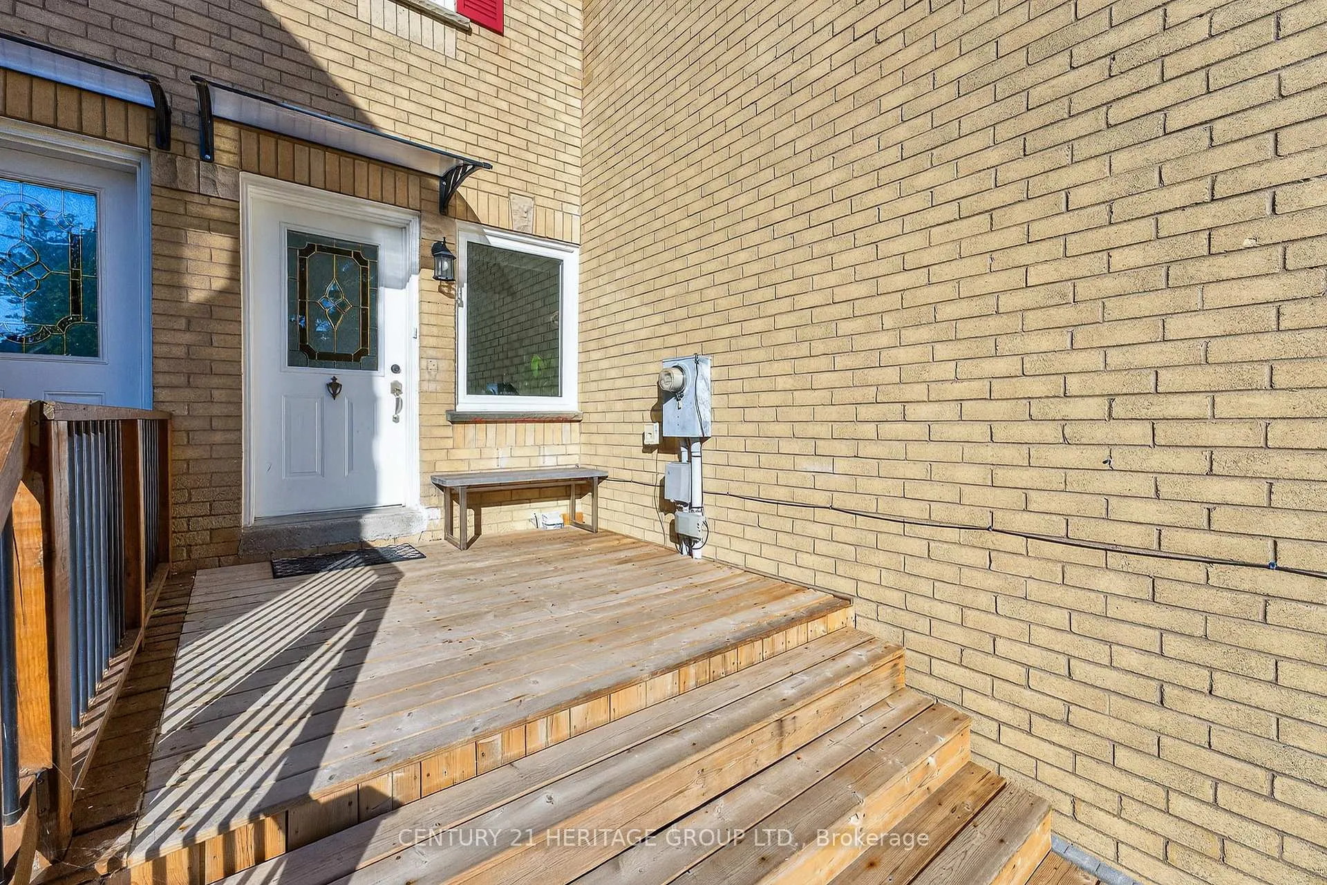 Photo 2 of 112 Sandfield Drive, Aurora, Aurora Highlands — HOMEH