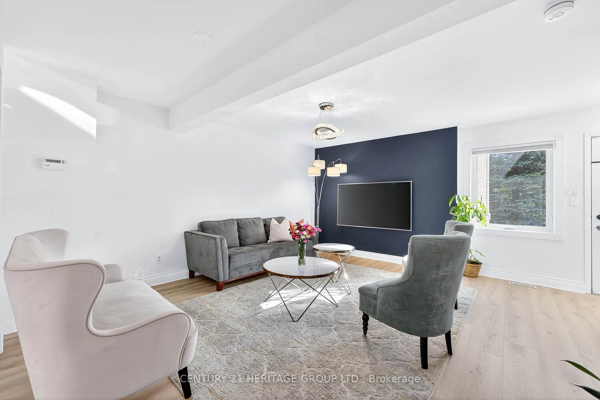 Photo 7 of 112 Sandfield Drive, Aurora, Aurora Highlands — HOMEH