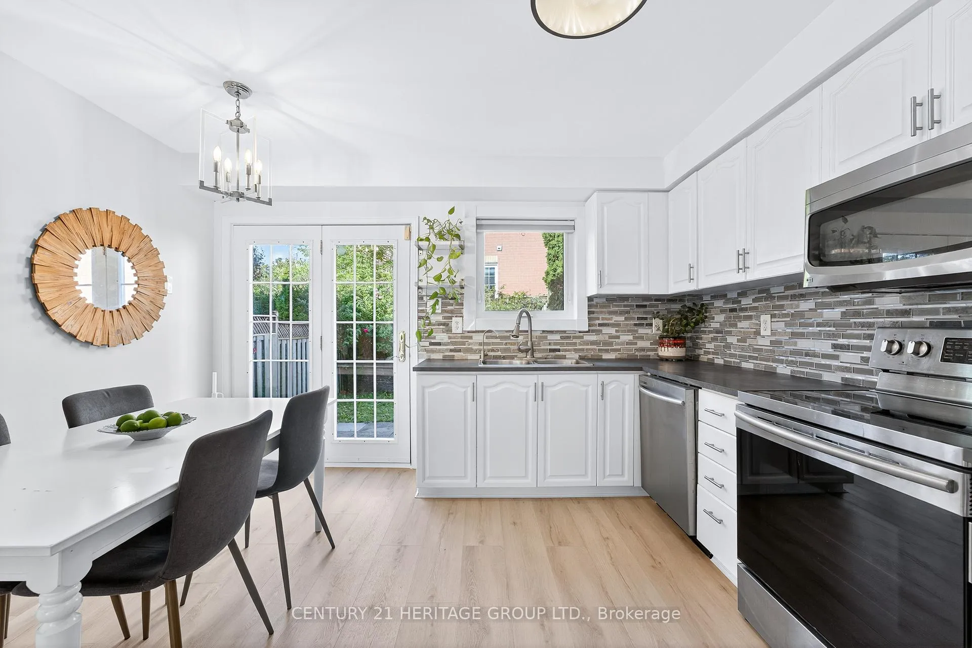 Photo 10 of 112 Sandfield Drive, Aurora, Aurora Highlands — HOMEH