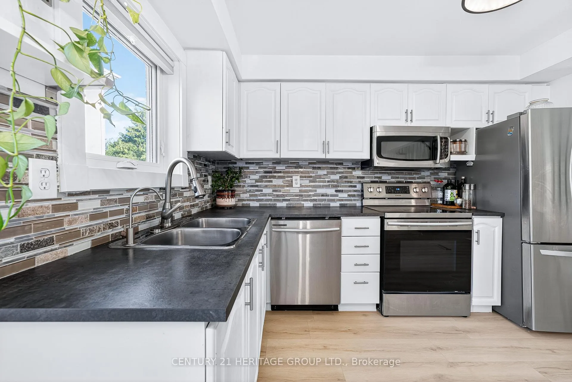 Photo 11 of 112 Sandfield Drive, Aurora, Aurora Highlands — HOMEH