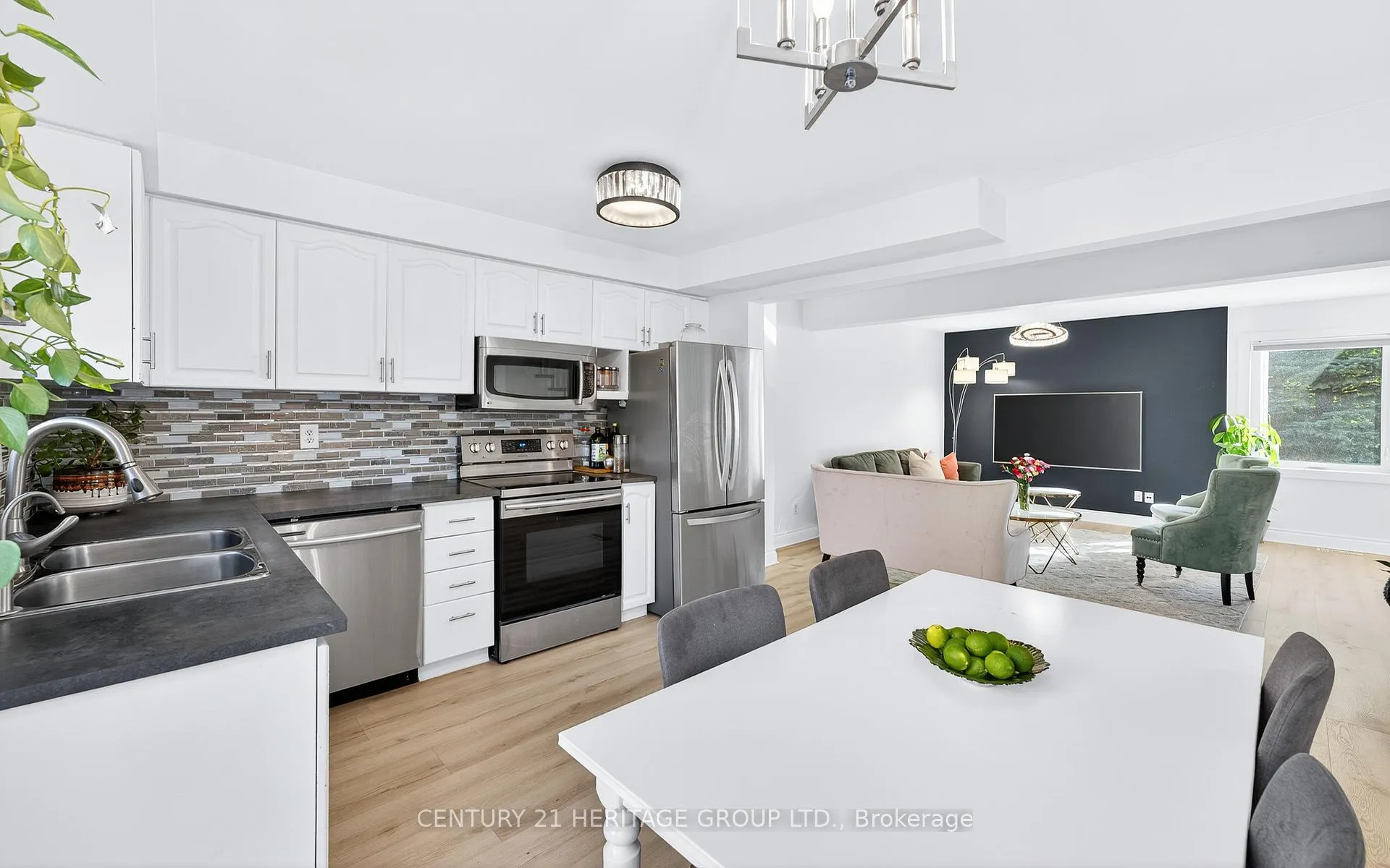 Photo 12 of 112 Sandfield Drive, Aurora, Aurora Highlands — HOMEH