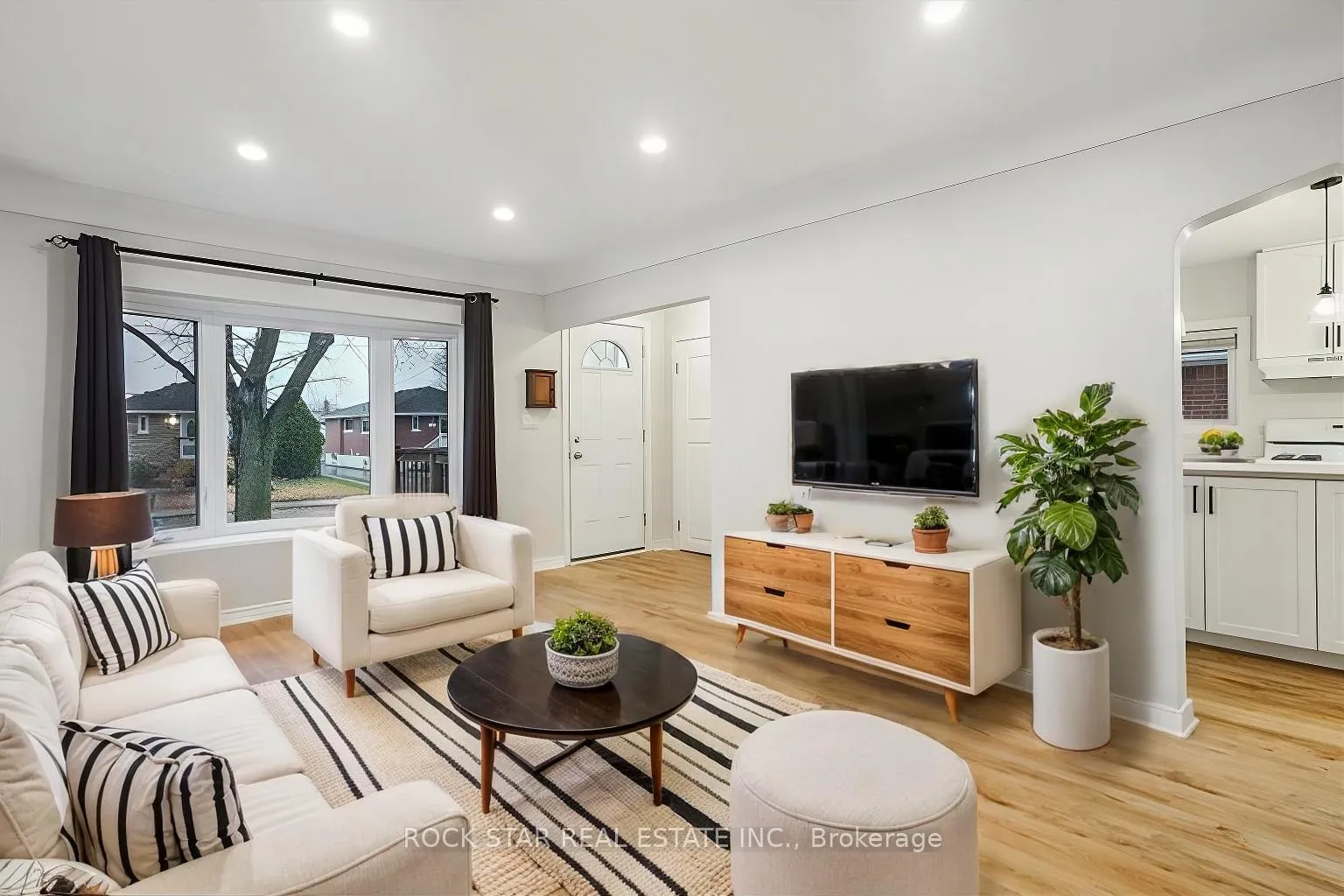Front of Unit Upper, 9 Viceroy Court