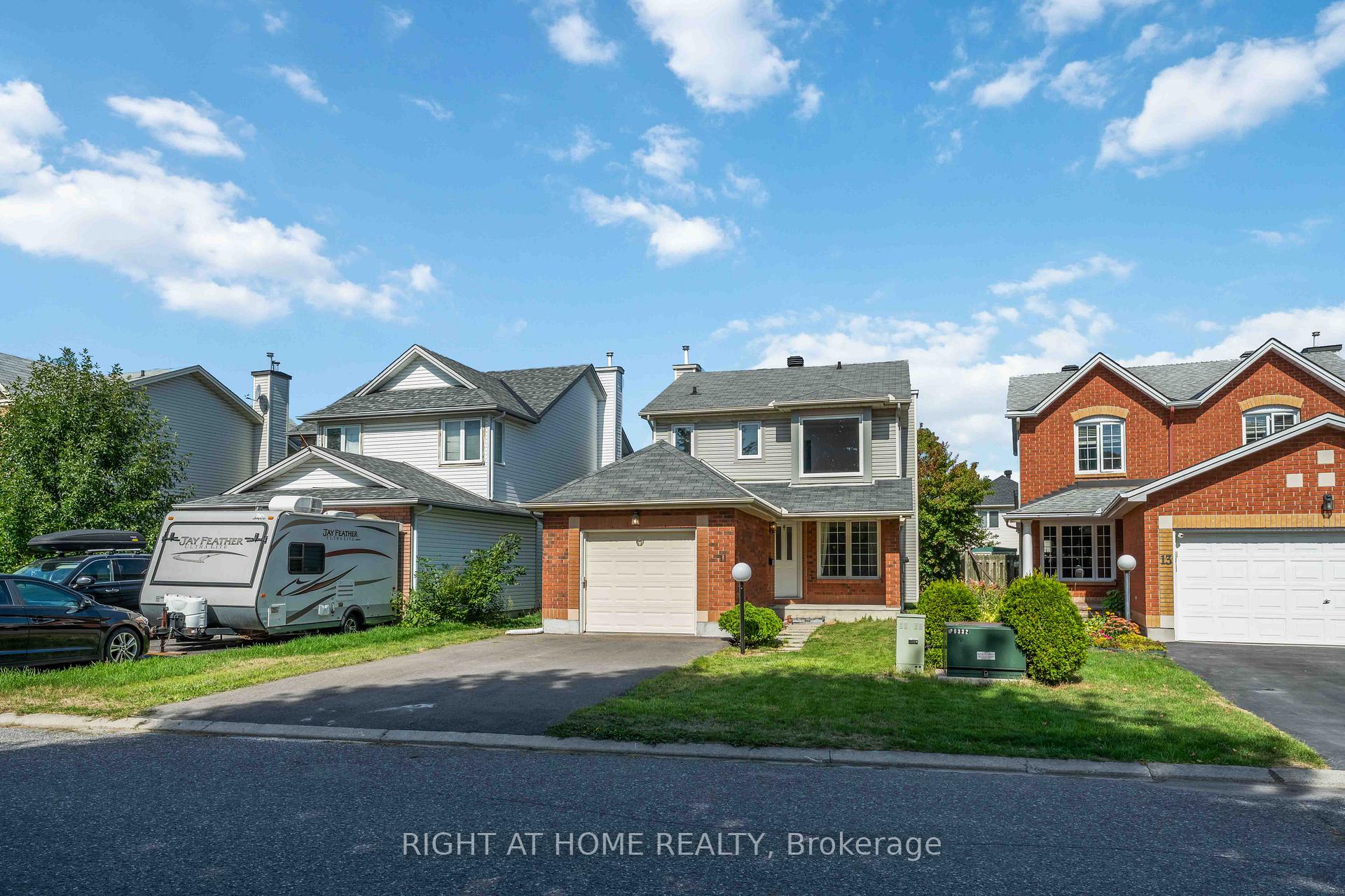 Photo 1 of 11 Wiltshire Circle, Ottawa, Barrhaven - Longfields — HOMEH
