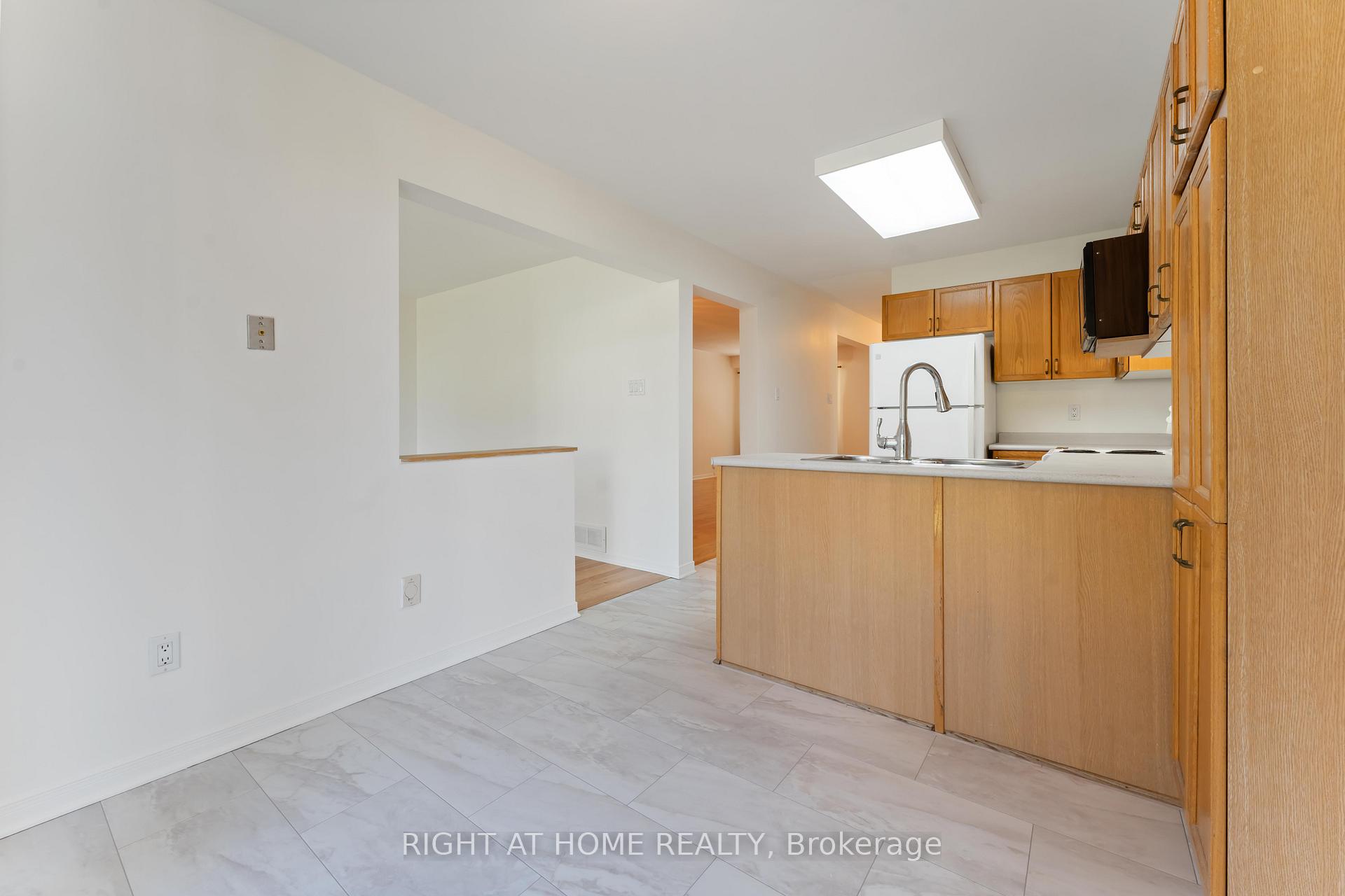 Photo 11 of 11 Wiltshire Circle, Ottawa, Barrhaven - Longfields — HOMEH