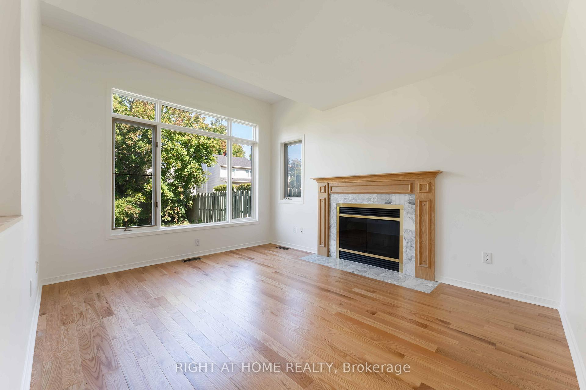 Photo 12 of 11 Wiltshire Circle, Ottawa, Barrhaven - Longfields — HOMEH