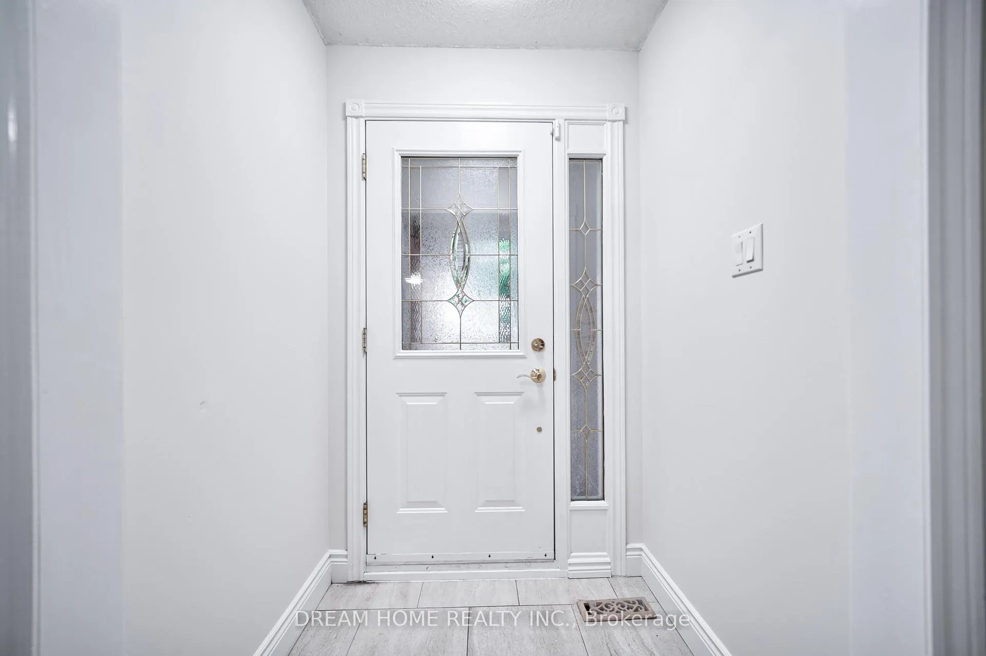 Photo 3 of 24 Muster Court, Markham, Buttonville — HOMEH