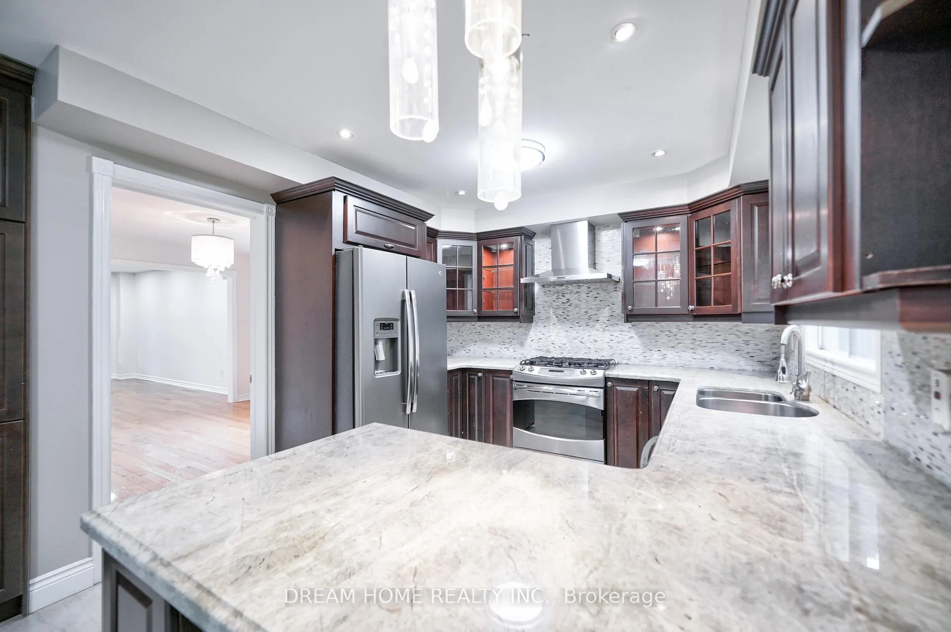 Photo 6 of 24 Muster Court, Markham, Buttonville — HOMEH