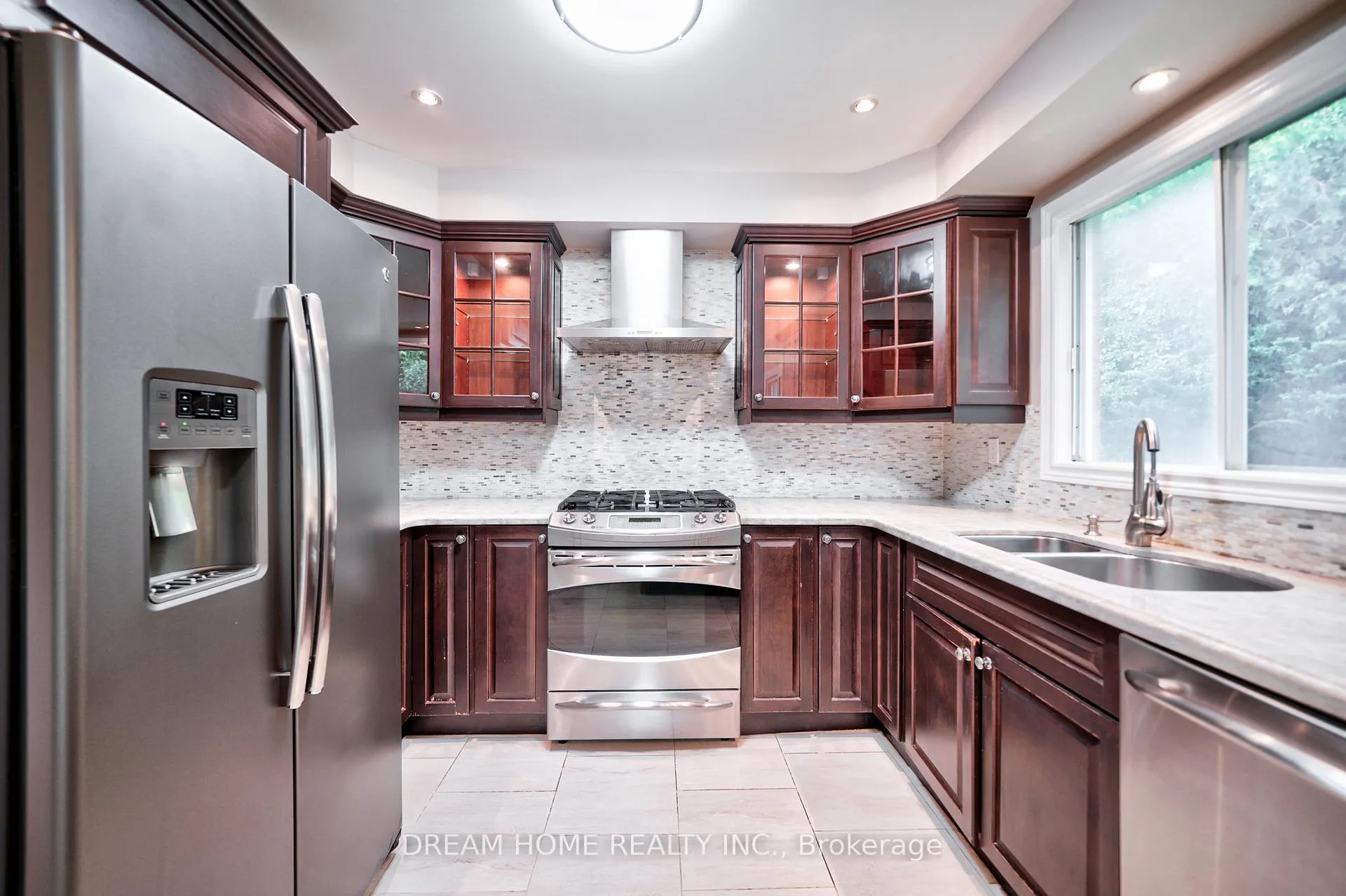 Photo 7 of 24 Muster Court, Markham, Buttonville — HOMEH