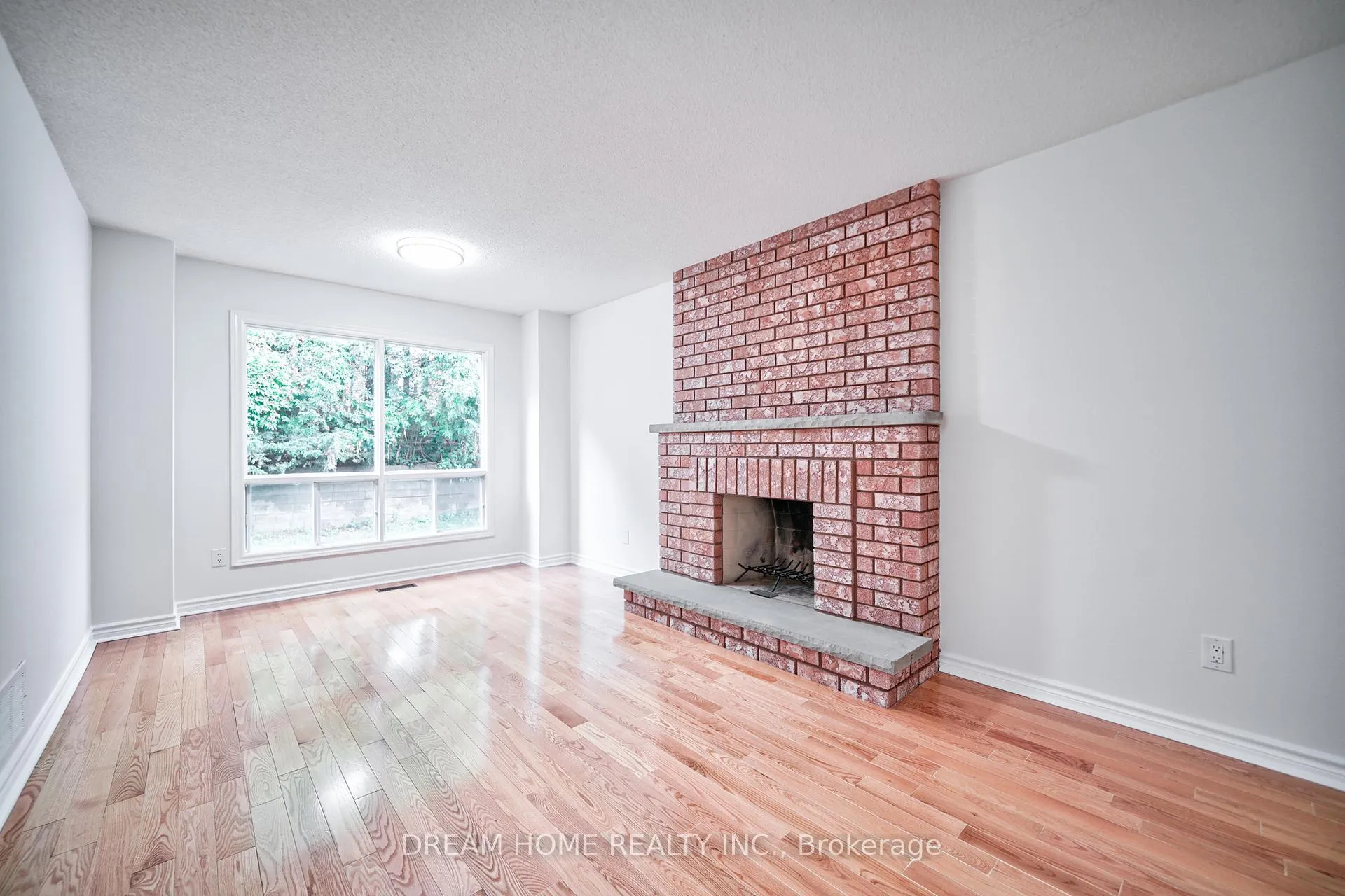 Photo 8 of 24 Muster Court, Markham, Buttonville — HOMEH