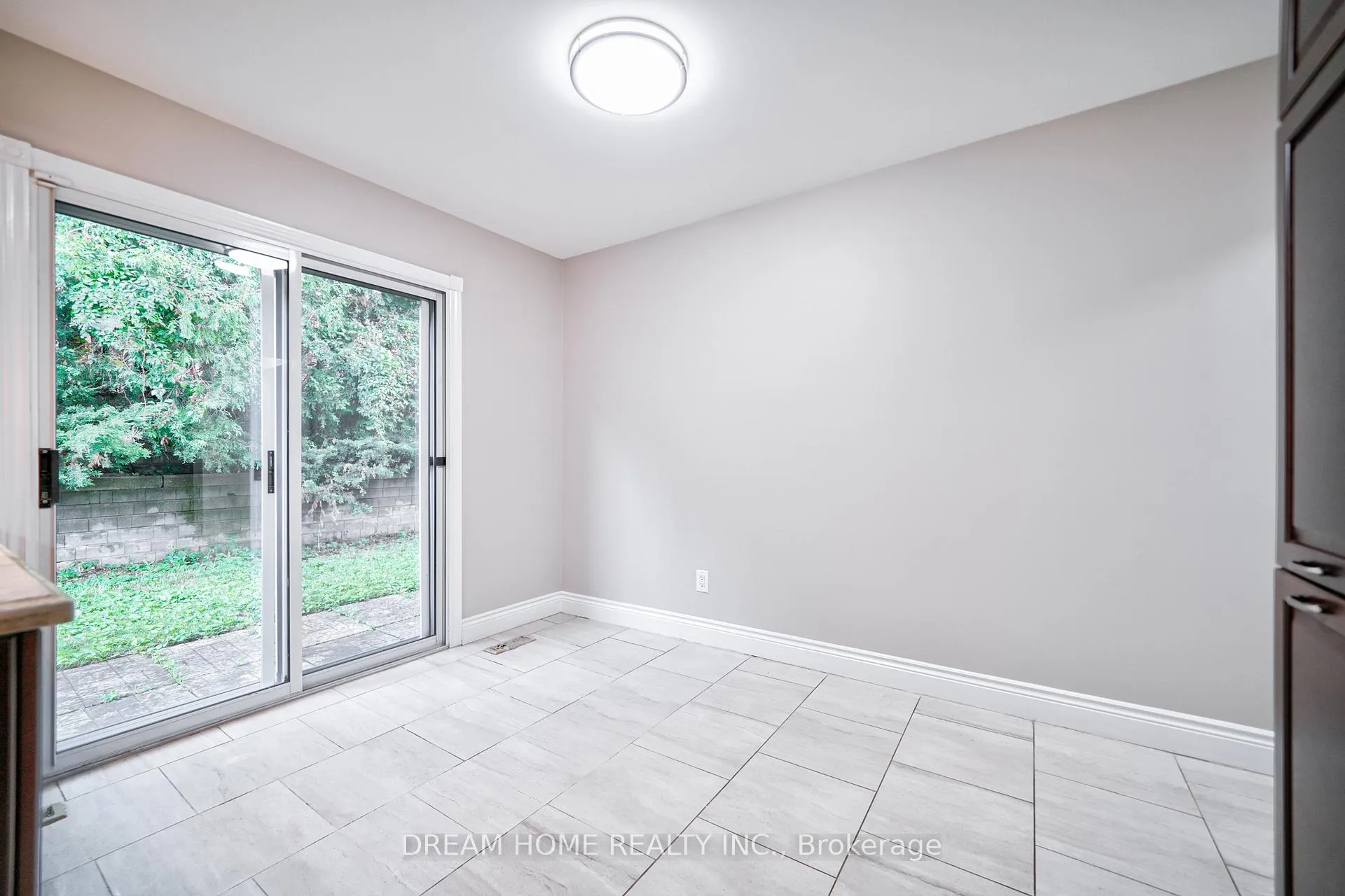 Photo 10 of 24 Muster Court, Markham, Buttonville — HOMEH