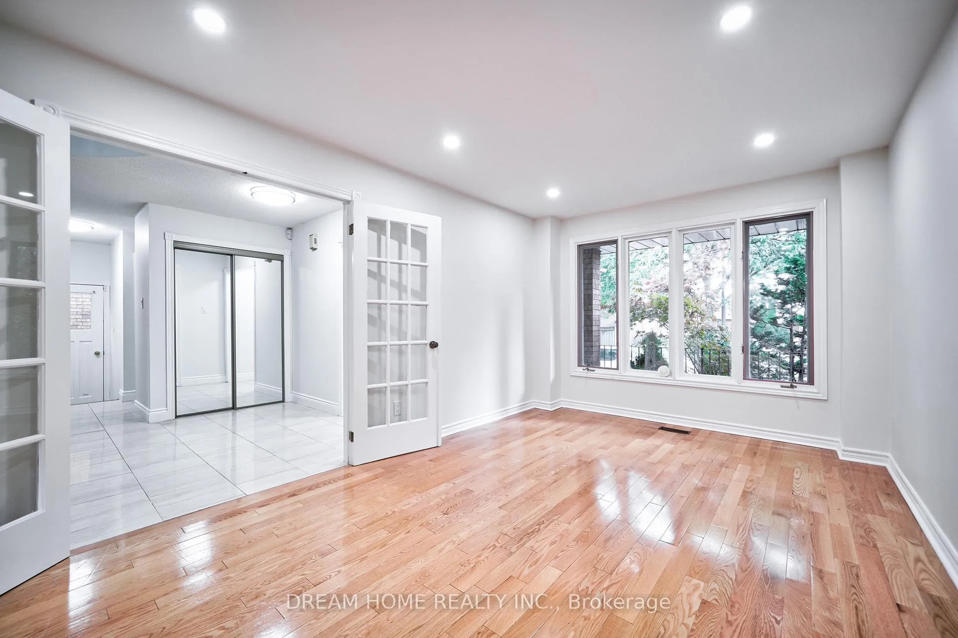 Photo 11 of 24 Muster Court, Markham, Buttonville — HOMEH