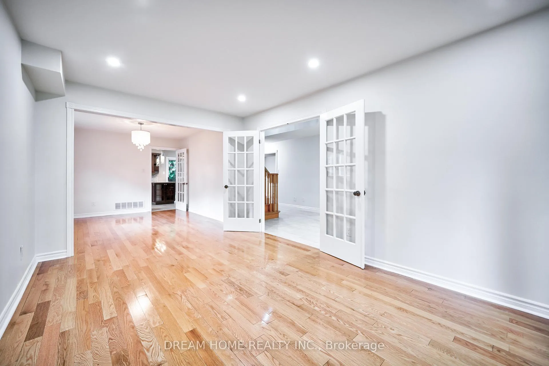 Photo 13 of 24 Muster Court, Markham, Buttonville — HOMEH