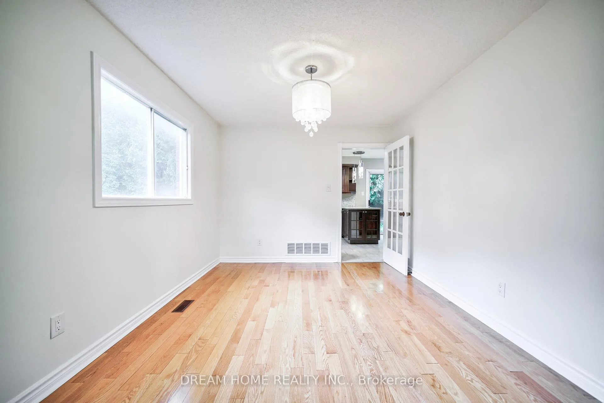 Photo 14 of 24 Muster Court, Markham, Buttonville — HOMEH