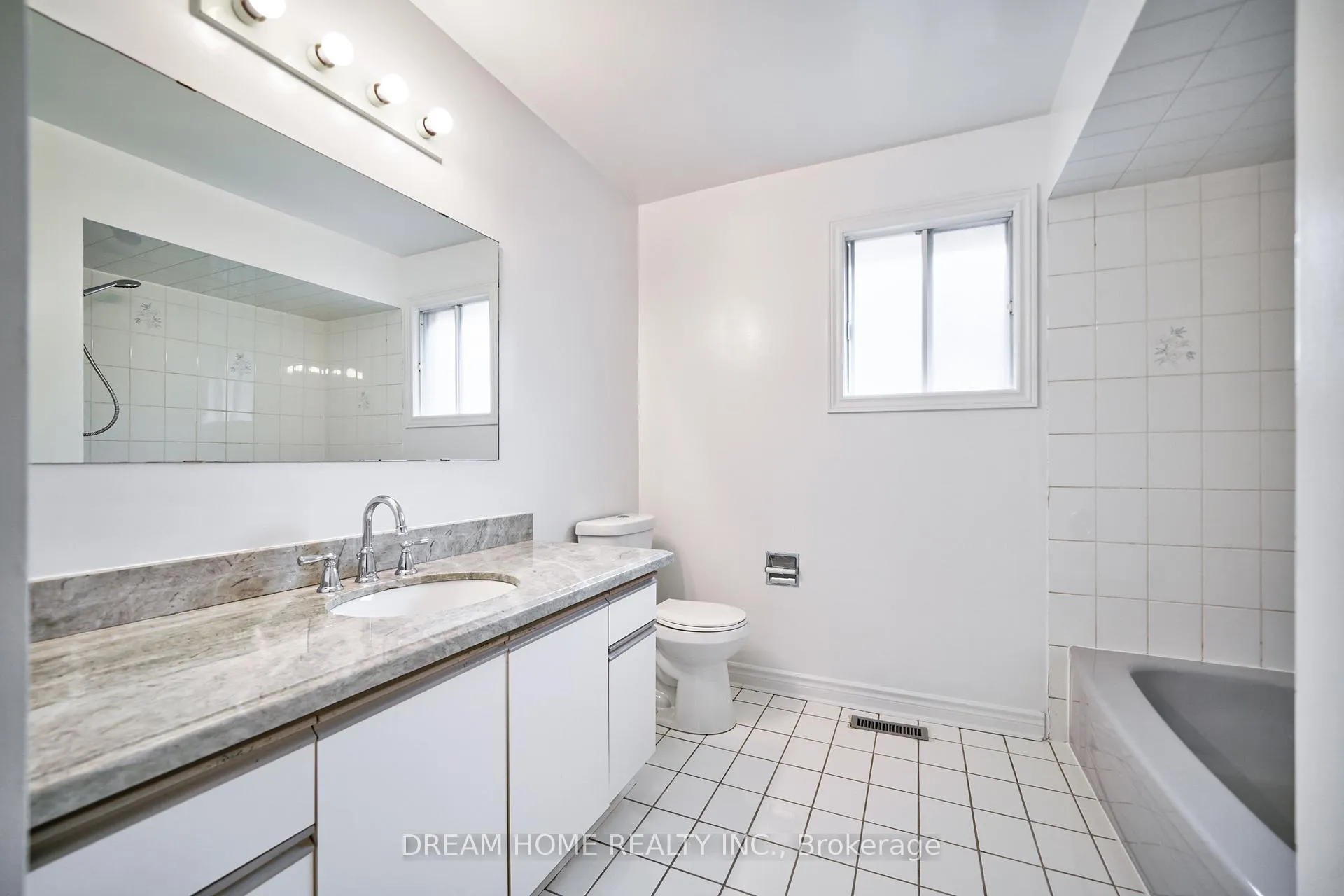 Photo 16 of 24 Muster Court, Markham, Buttonville — HOMEH