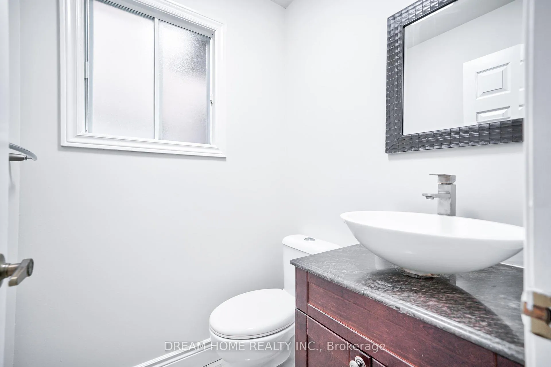 Photo 21 of 24 Muster Court, Markham, Buttonville — HOMEH