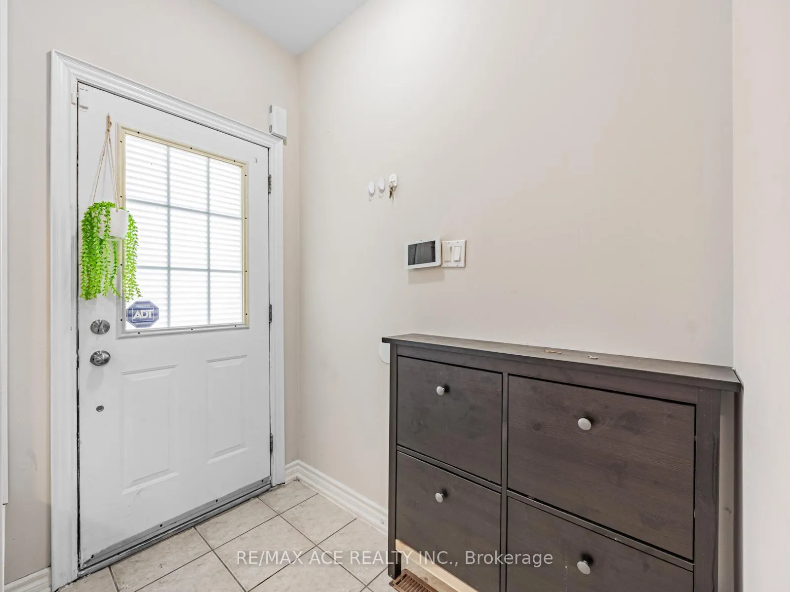 Photo 4 of 51 Styles Crescent, Ajax, Northeast Ajax — HOMEH