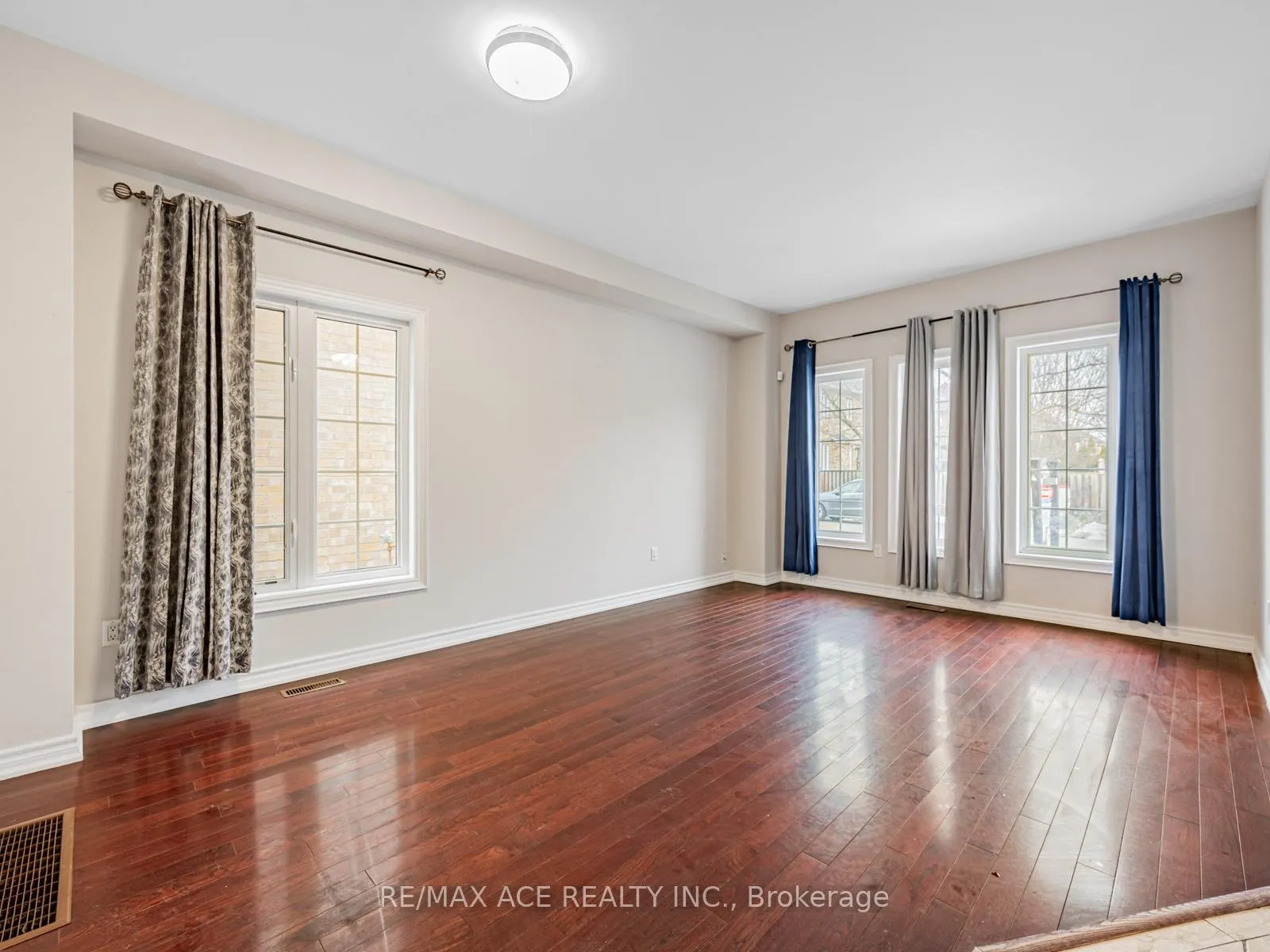 Photo 5 of 51 Styles Crescent, Ajax, Northeast Ajax — HOMEH