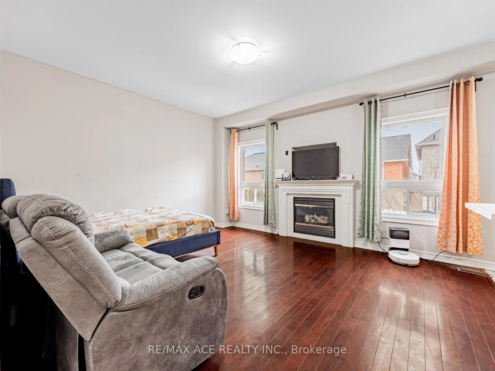 Photo 7 of 51 Styles Crescent, Ajax, Northeast Ajax — HOMEH