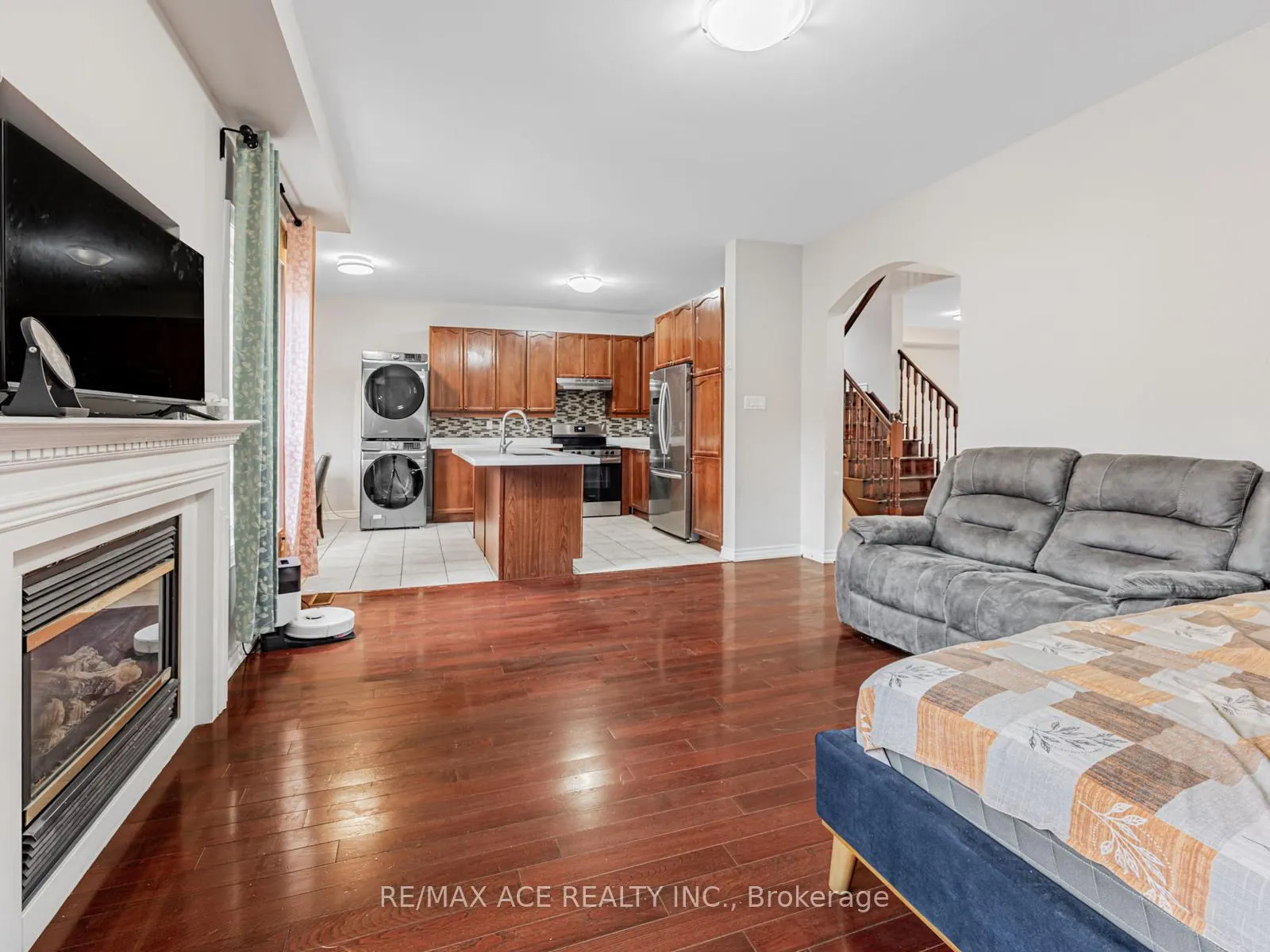 Photo 8 of 51 Styles Crescent, Ajax, Northeast Ajax — HOMEH