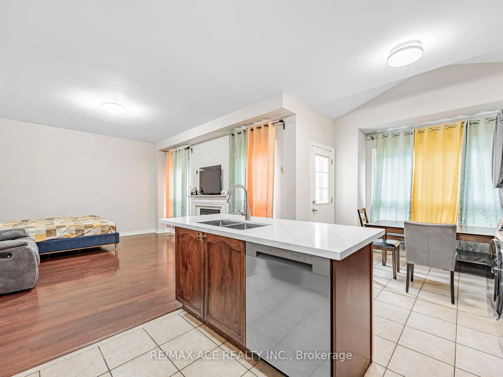 Photo 9 of 51 Styles Crescent, Ajax, Northeast Ajax — HOMEH