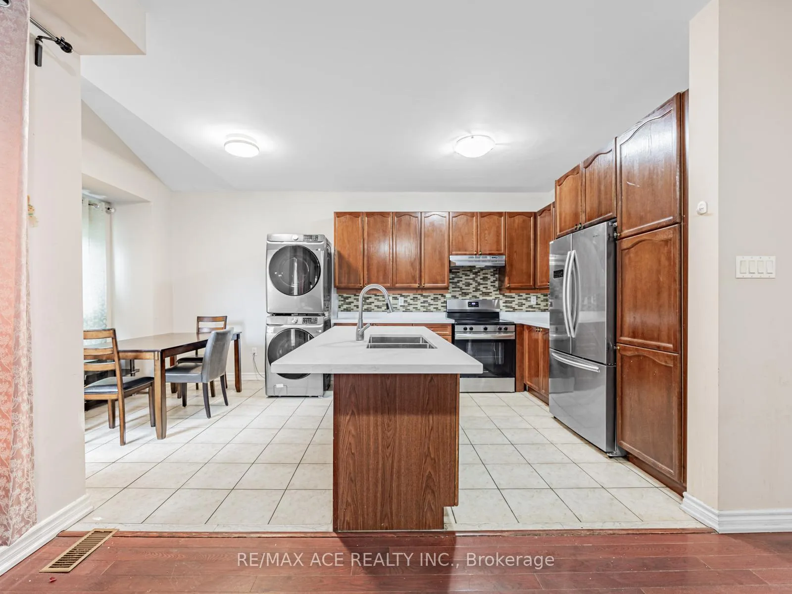 Photo 10 of 51 Styles Crescent, Ajax, Northeast Ajax — HOMEH
