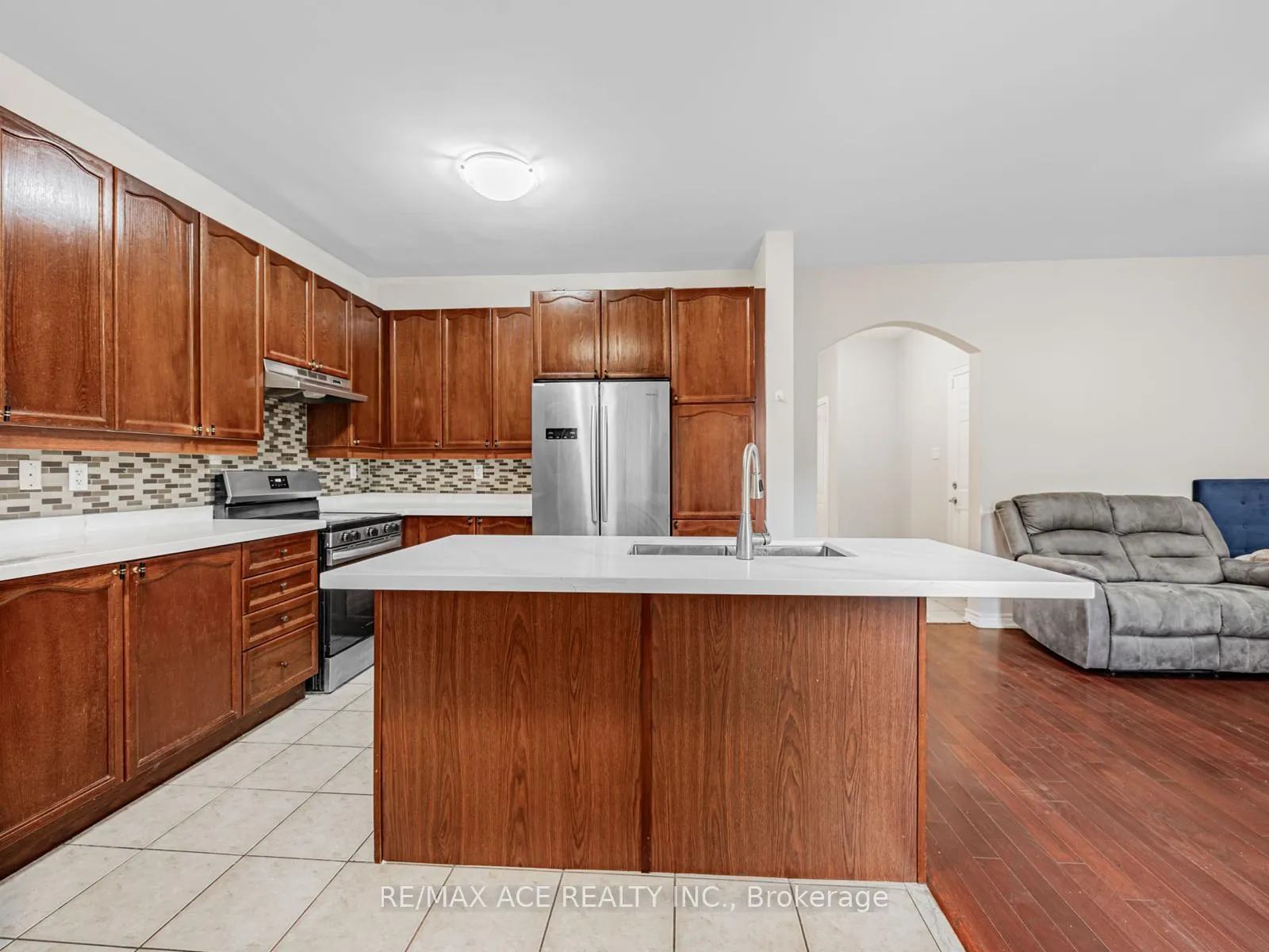 Photo 11 of 51 Styles Crescent, Ajax, Northeast Ajax — HOMEH