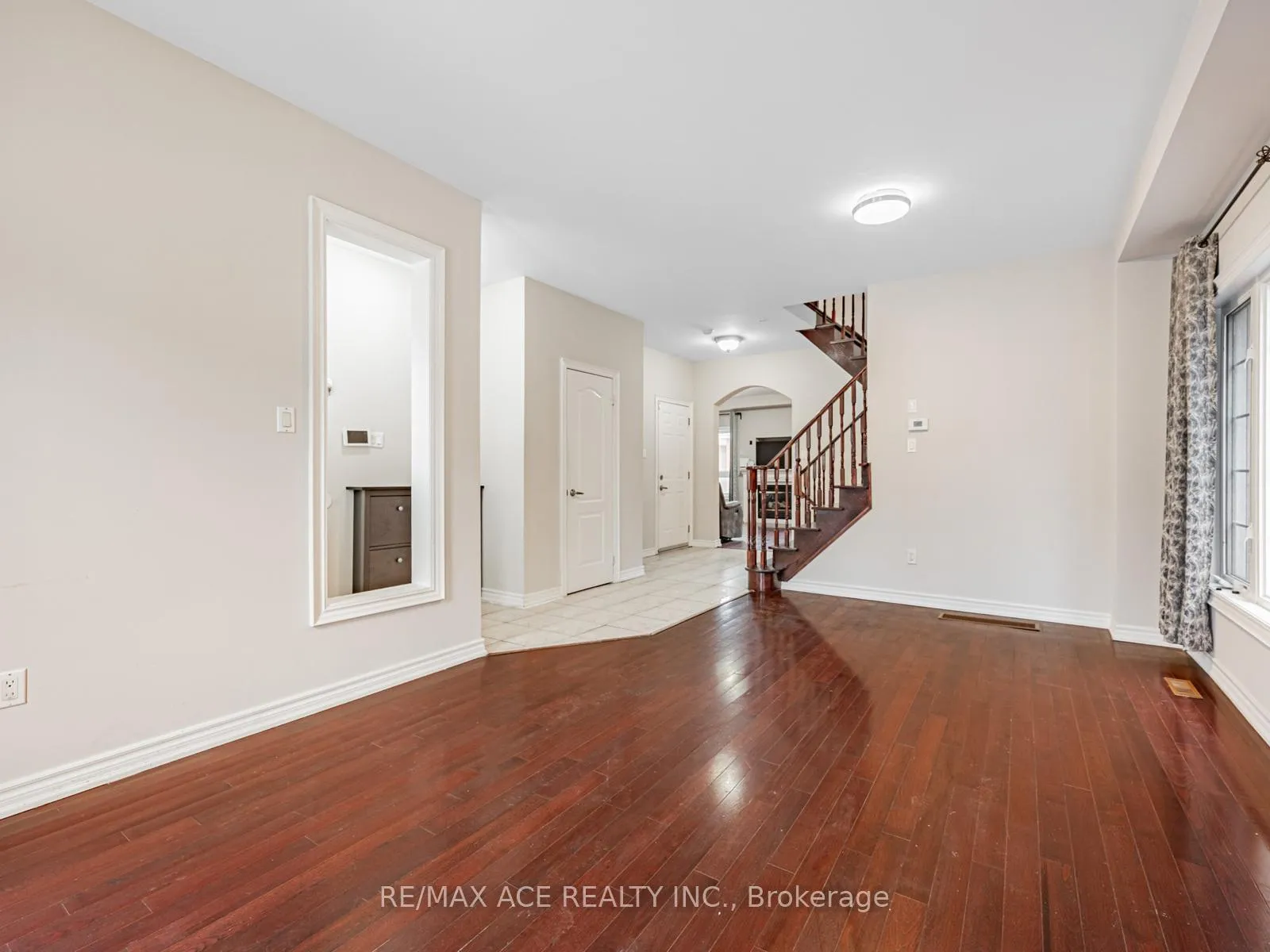Photo 13 of 51 Styles Crescent, Ajax, Northeast Ajax — HOMEH