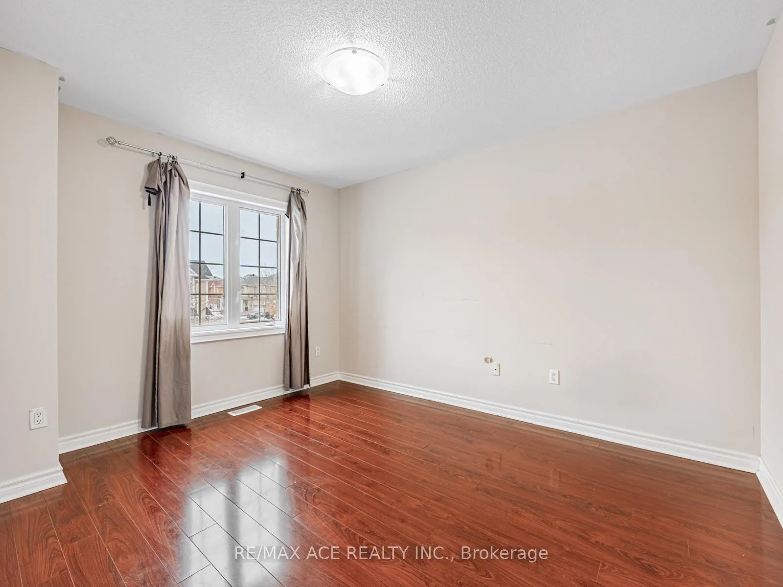 Photo 14 of 51 Styles Crescent, Ajax, Northeast Ajax — HOMEH